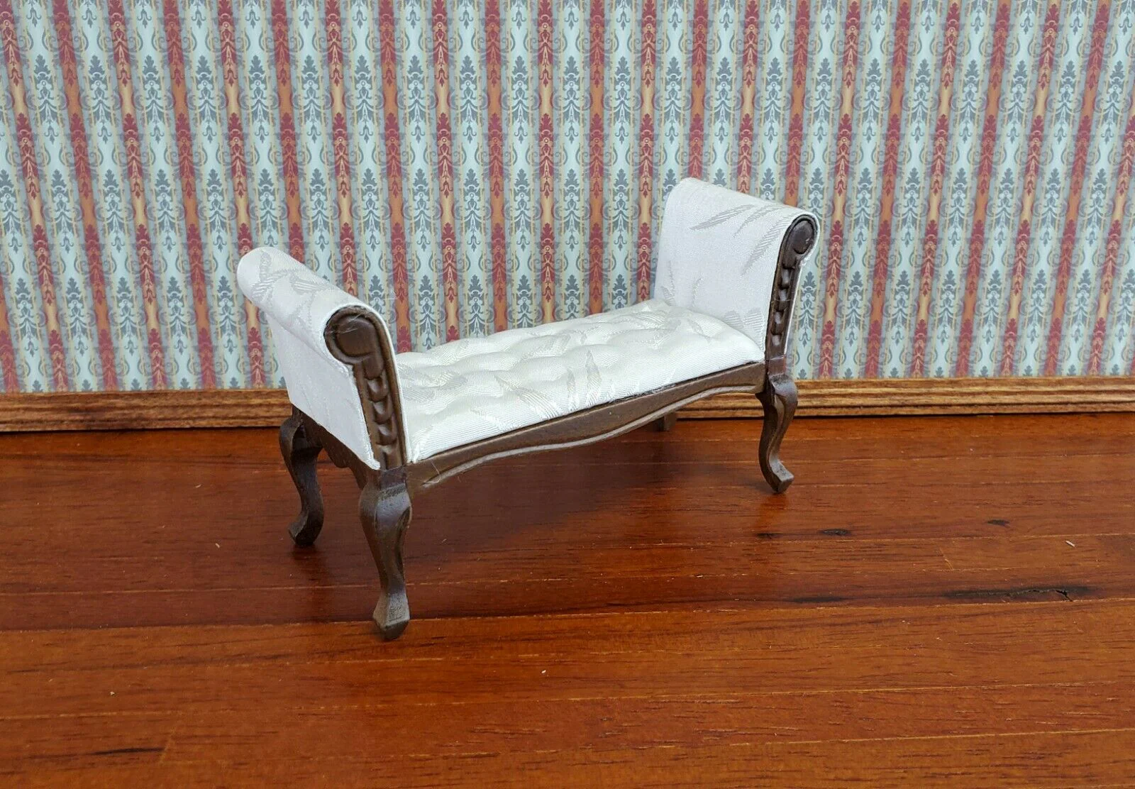 Dollhouse Miniature Settee Bench White Padded 1:12 Scale Furniture - Image 2