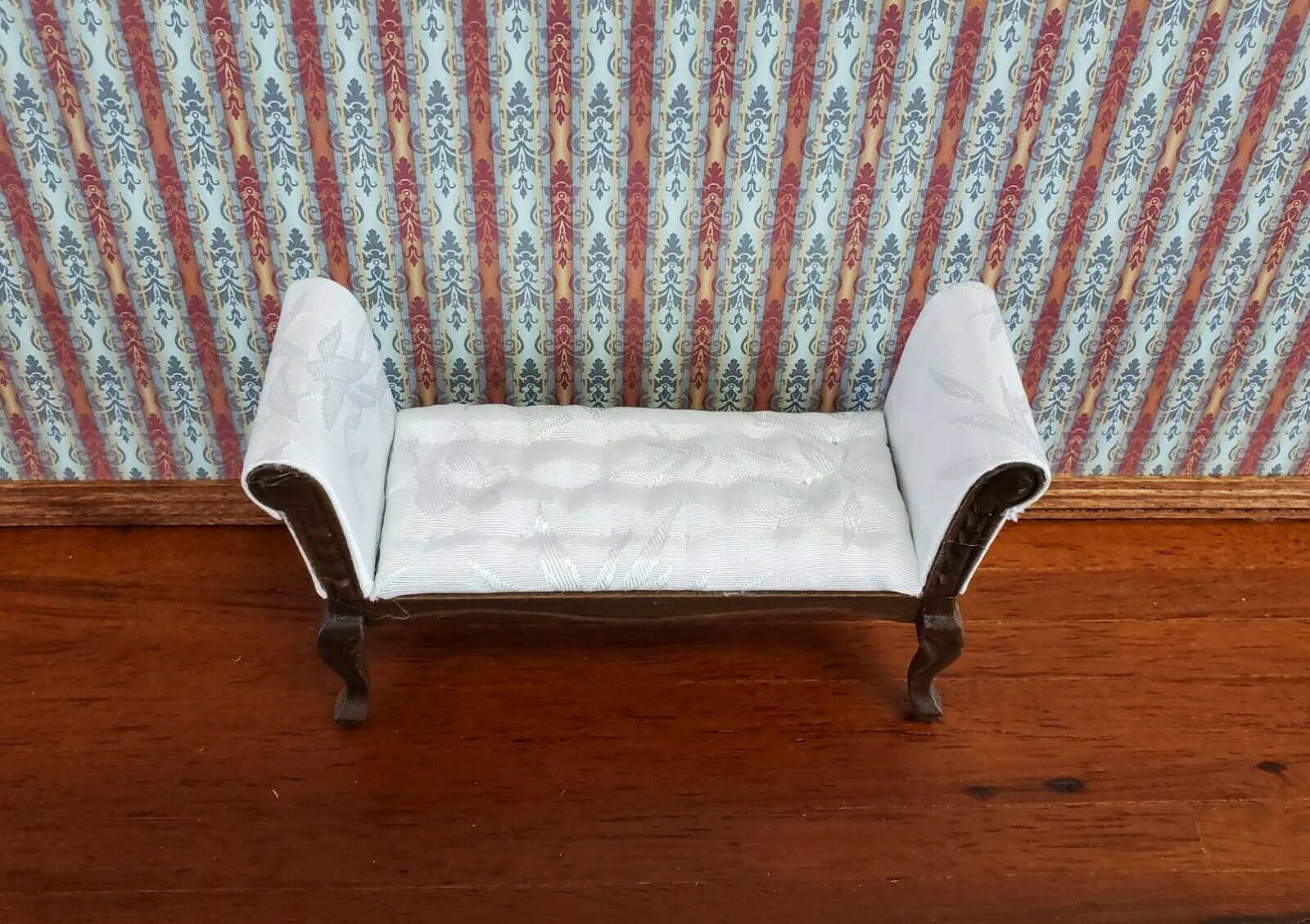 Dollhouse Miniature Settee Bench White Padded 1:12 Scale Furniture - Image 3
