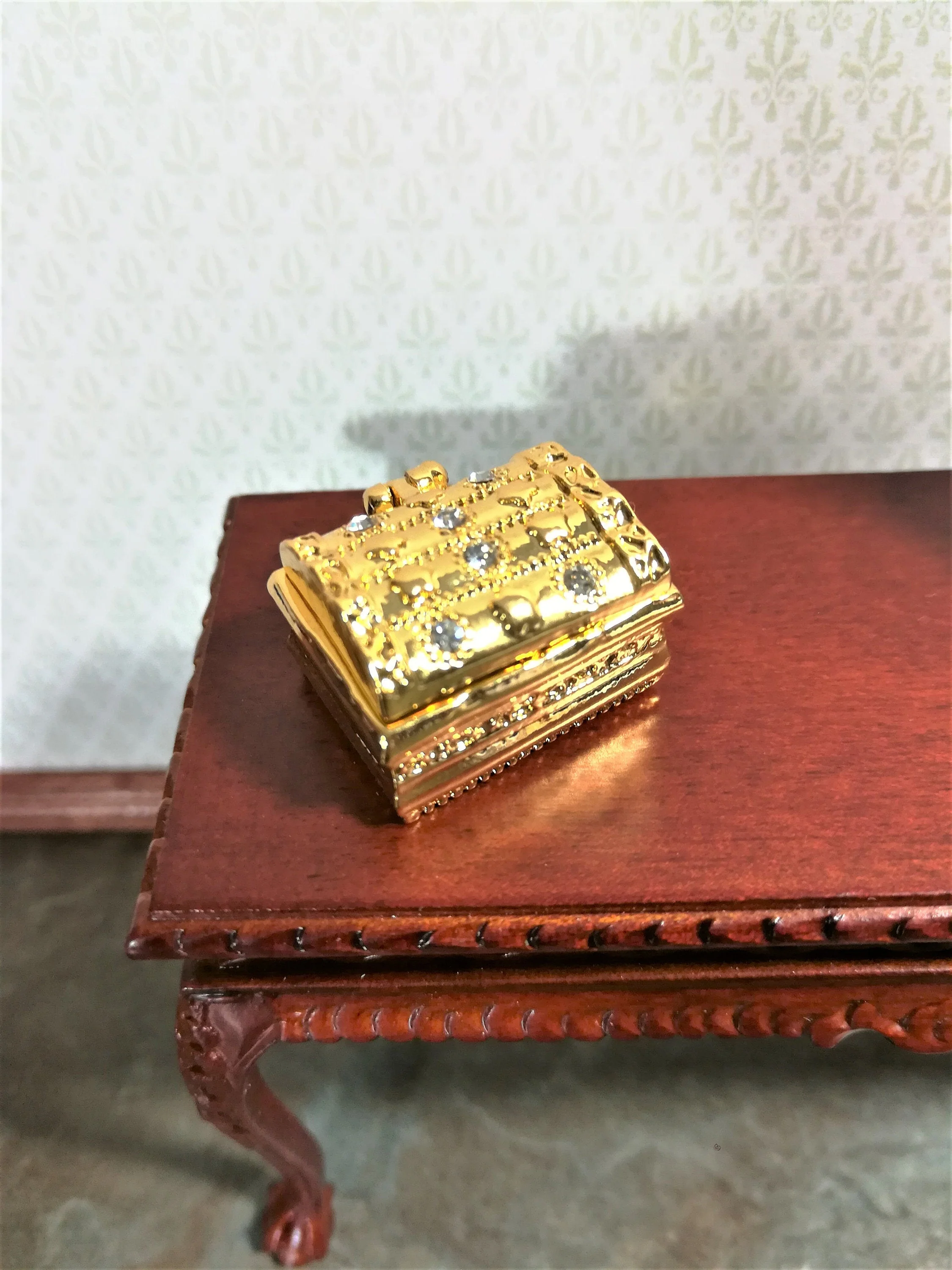 Dollhouse Treasure Chest or Jewelry Box Large Gold with Opening Lid 1:12 Scale - Image 2