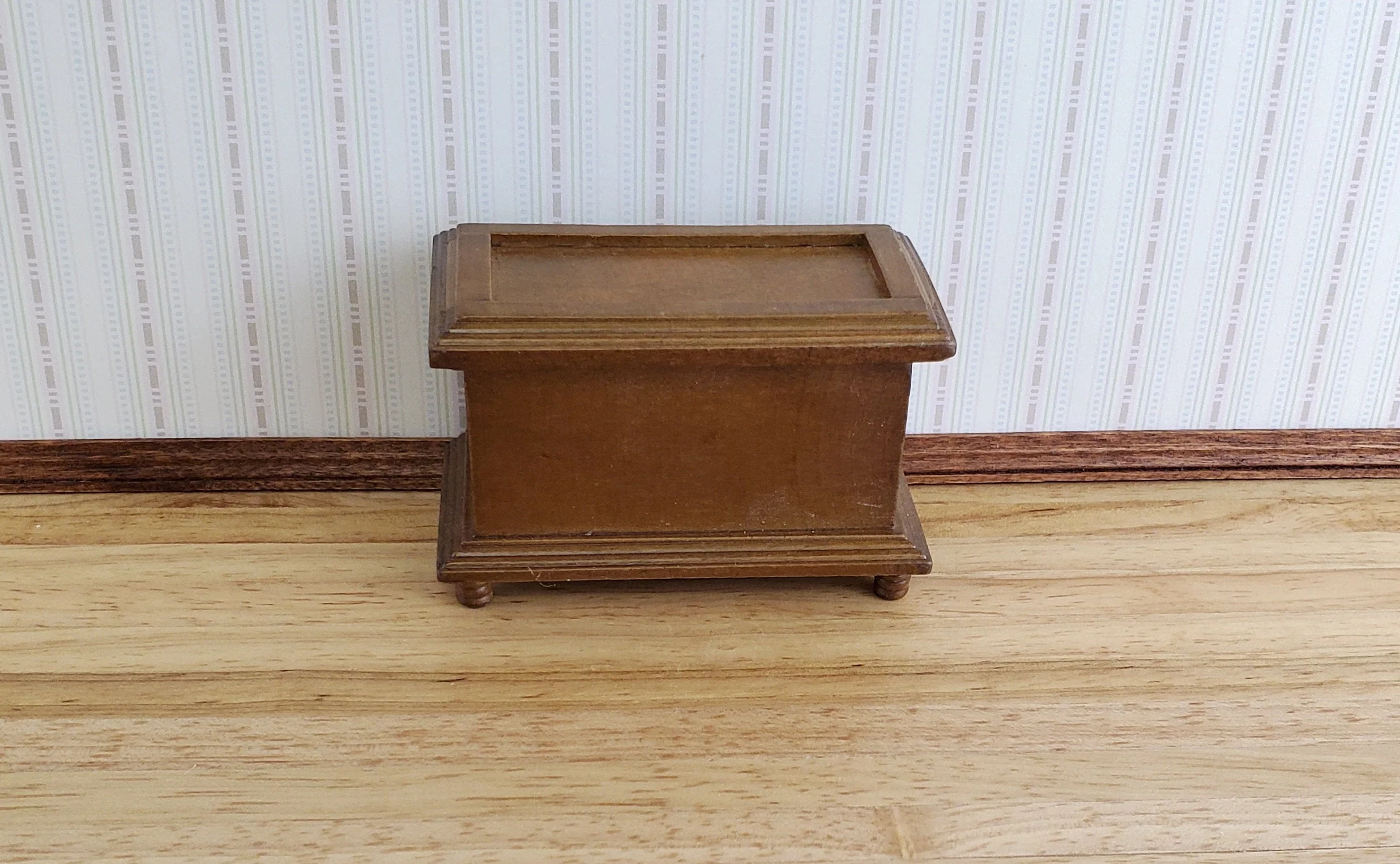Dollhouse Miniature Wood Blanket Trunk or Toy Chest 1:12 Scale Furniture - Image 3