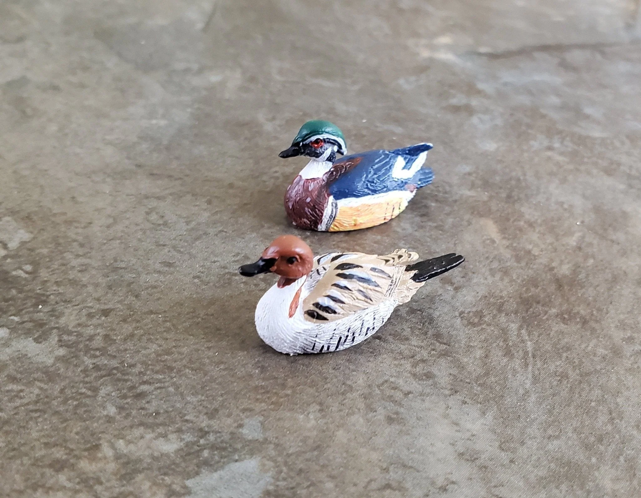 Dollhouse Miniature Wood Ducks Decoys Figures 1:12 Scale Bird Set of 2