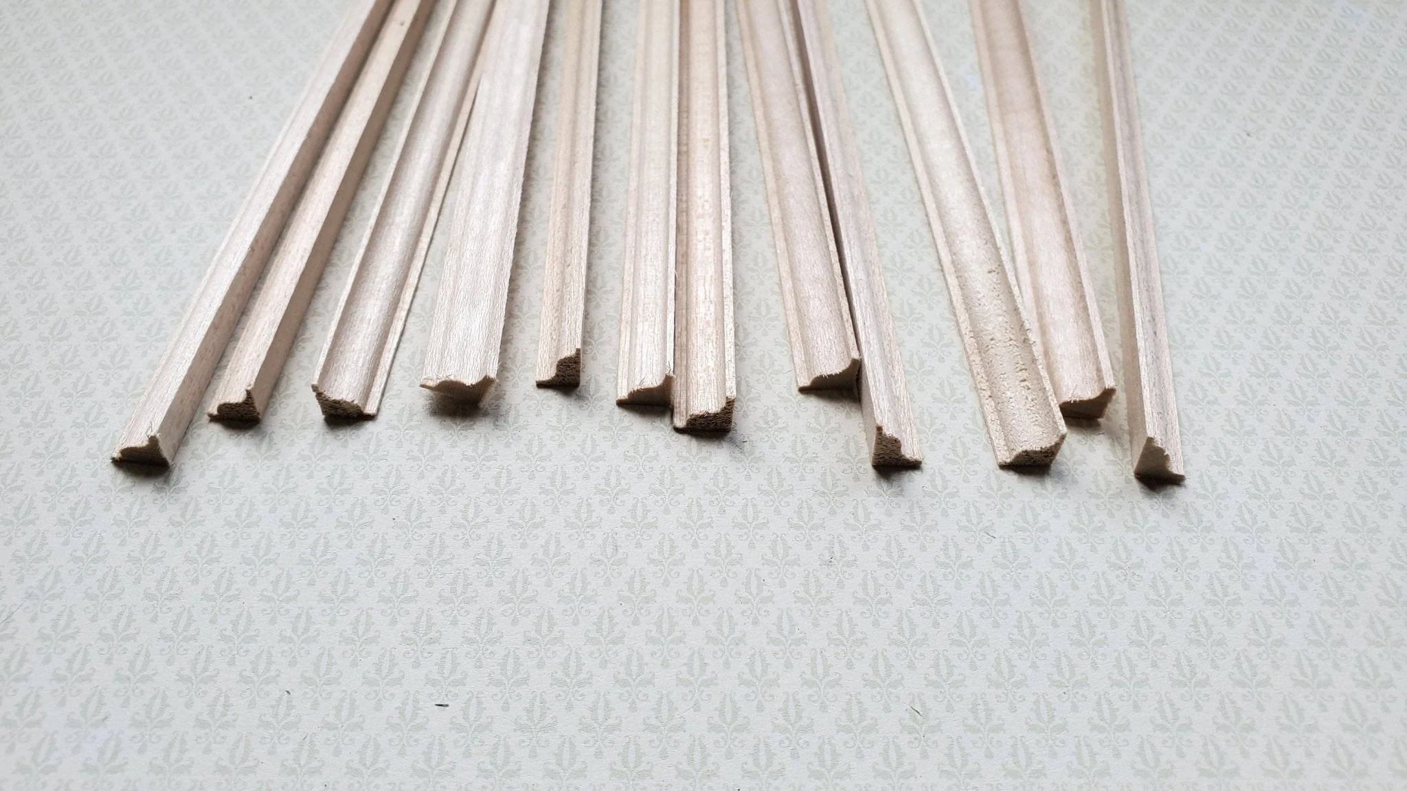 Dollhouse Miniatures 6" Cornice Crown Molding Scrap Trim x12 Pieces 1:12 Scale Building NE948