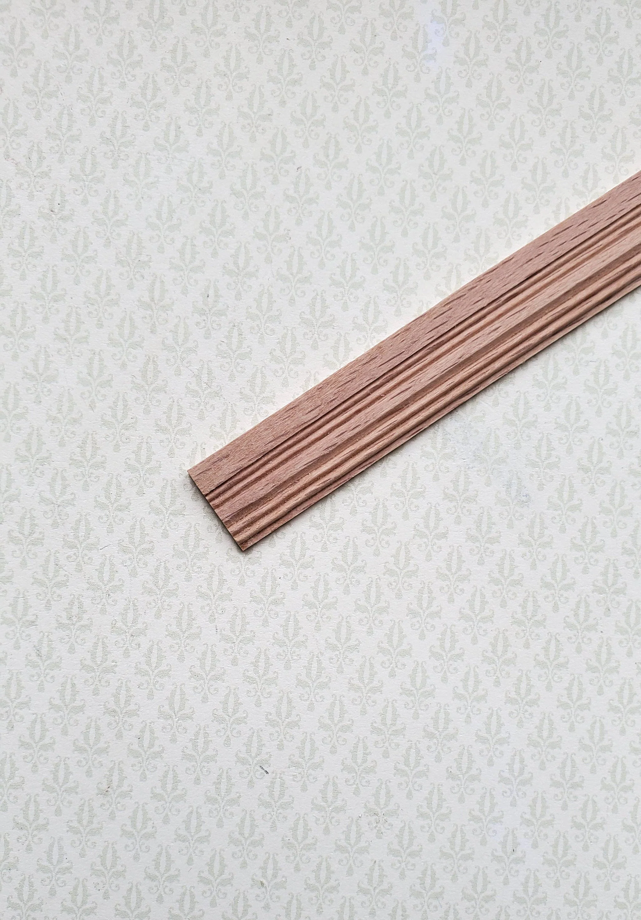 Dollhouse Miniatures Baseboard Trim 6" x12 Scrap Pieces 1:12 Scale 77946 - Image 4
