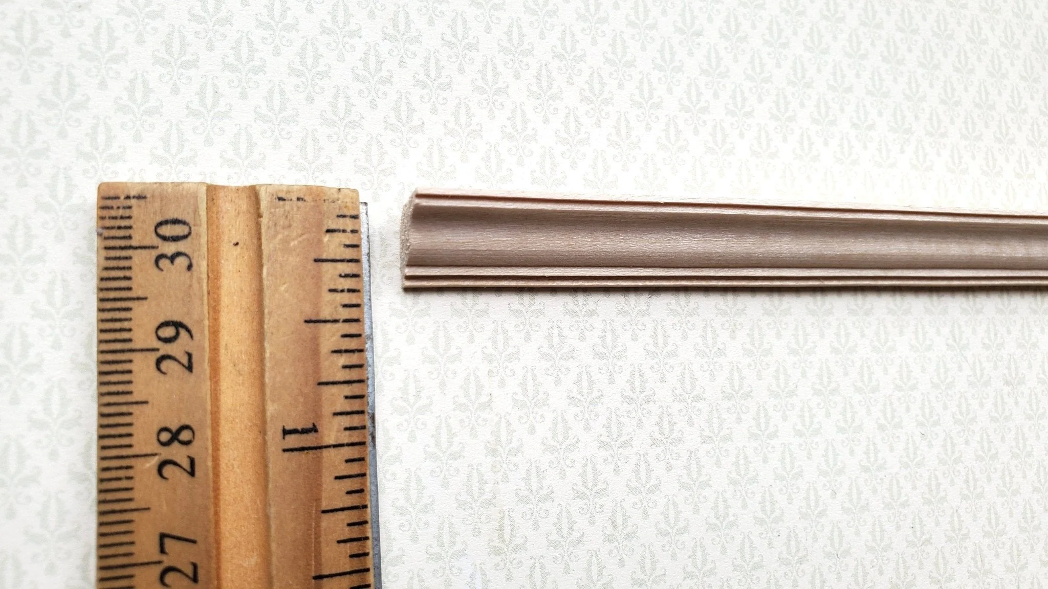 Dollhouse Miniatures Crown Molding Ceiling Trim 5/16" wide x 18" long 1:12 Scale NE950 - Image 3