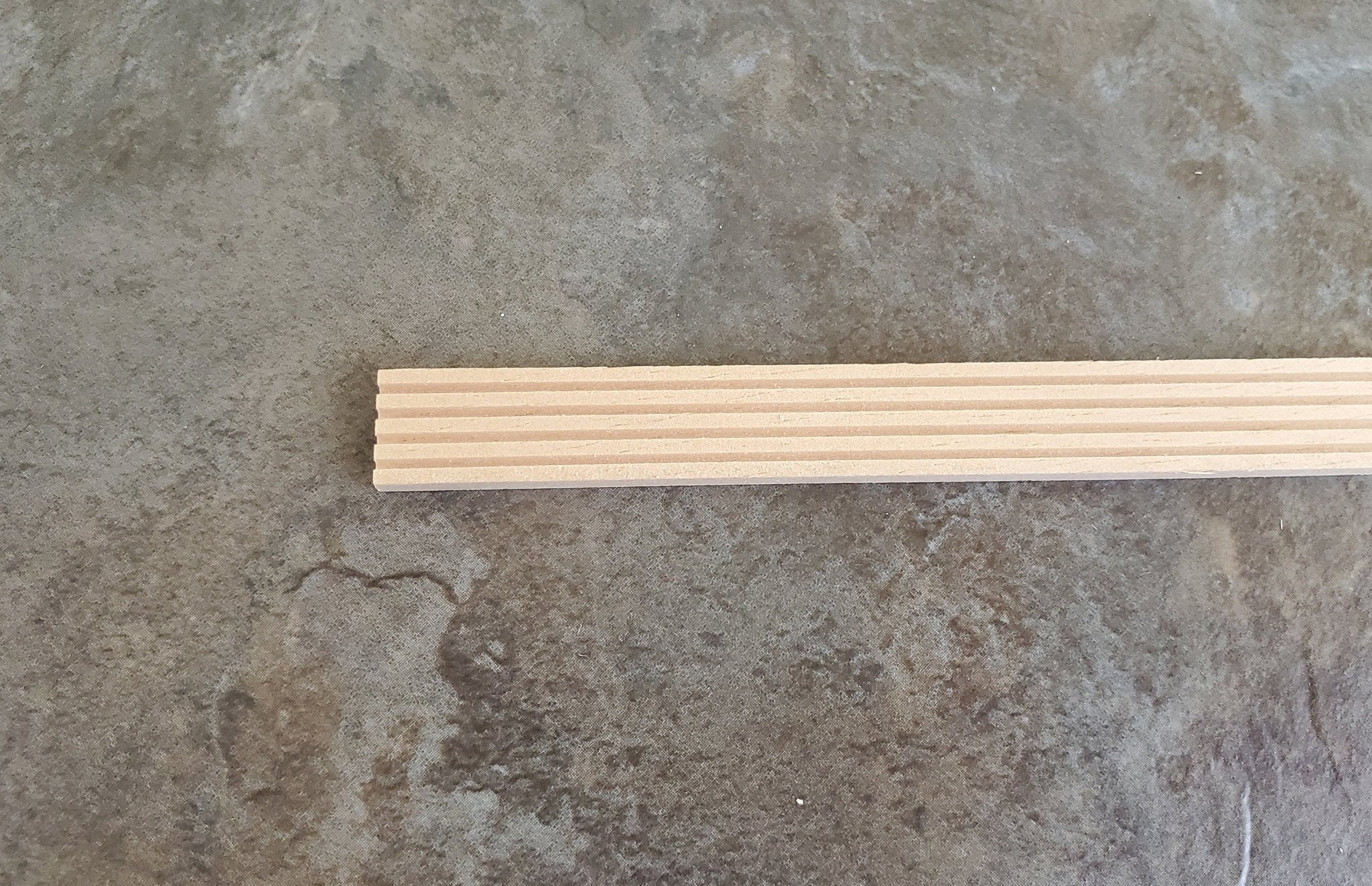 Dollhouse Miniatures Grooved Trim Molding Flat Back 7/16" wide x 18" long 1:12 Scale HW7075 - Image 2