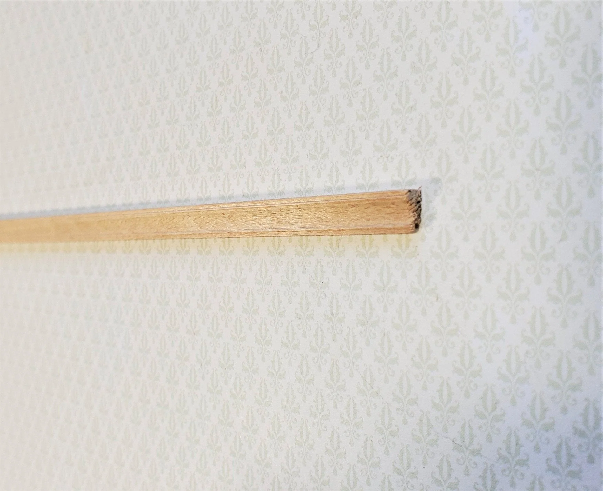 Dollhouse Miniatures Picture Frame or Trim Molding 1/4" wide x 18" long 1:12 Scale - Image 2