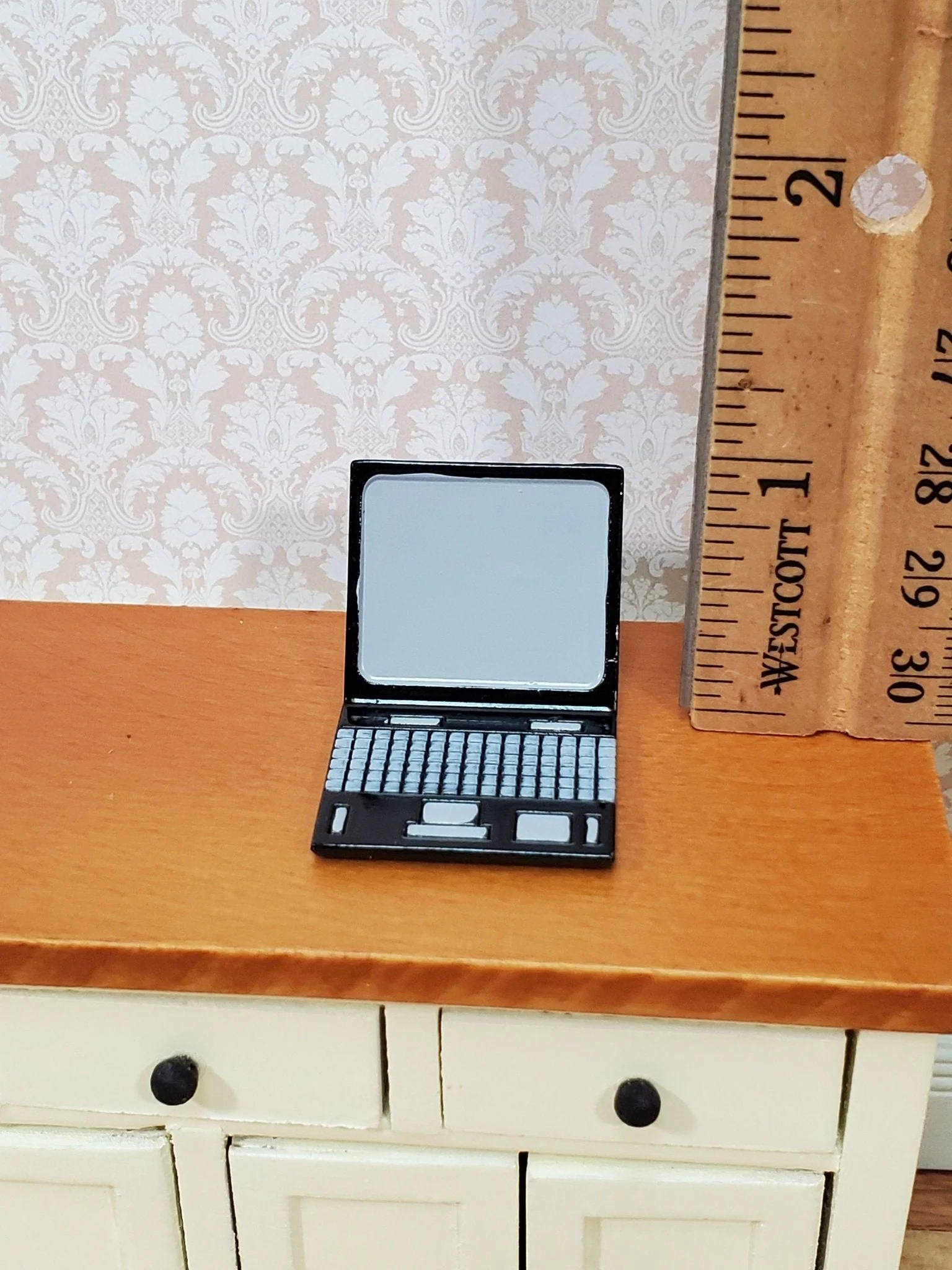 Dollhouse Modern Laptop Computer Metal Black & Silver 1:12 Scale Miniature - Image 4