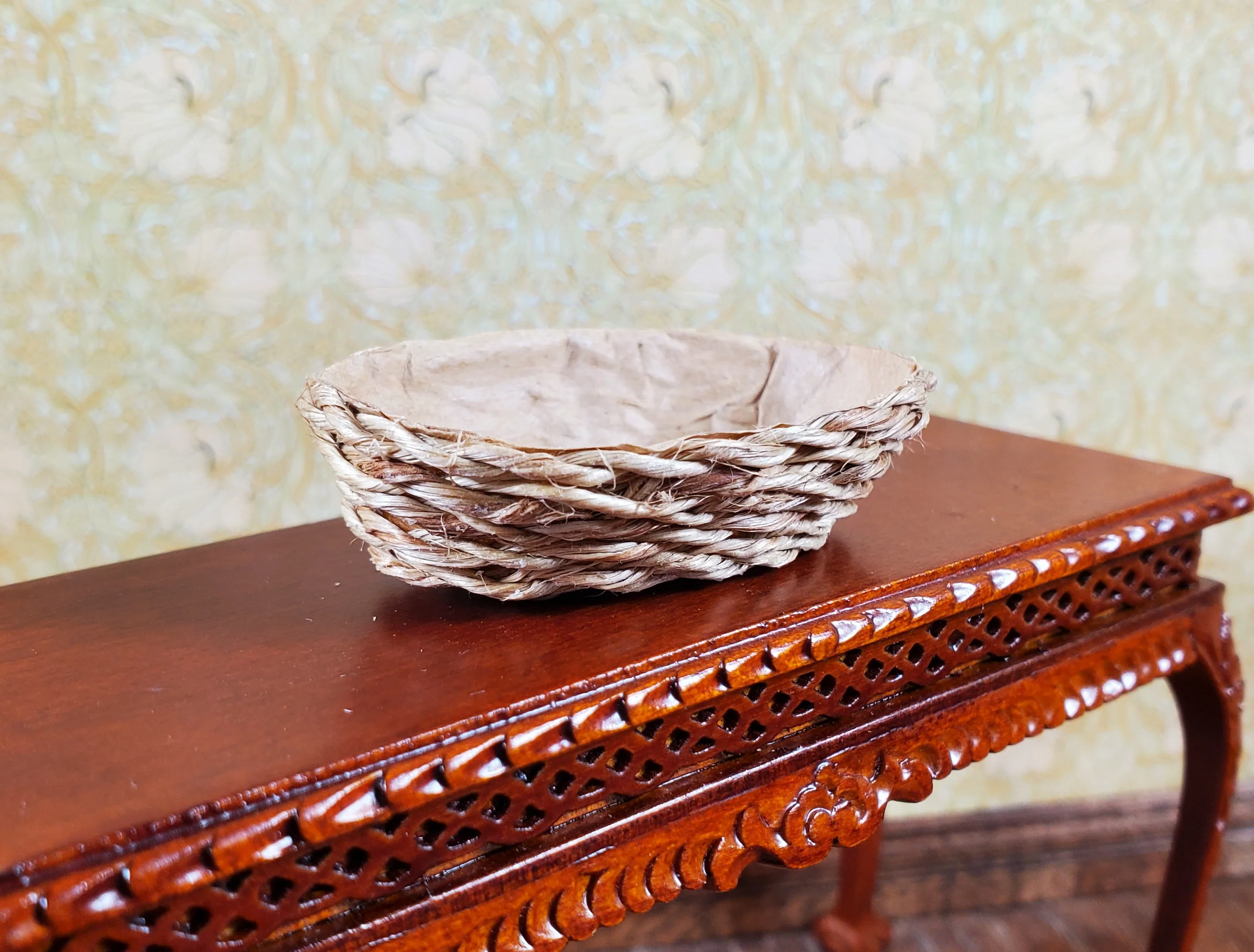 Dollhouse Natural Fiber Large Oval Basket 1:12 Scale Miniature - Image 2