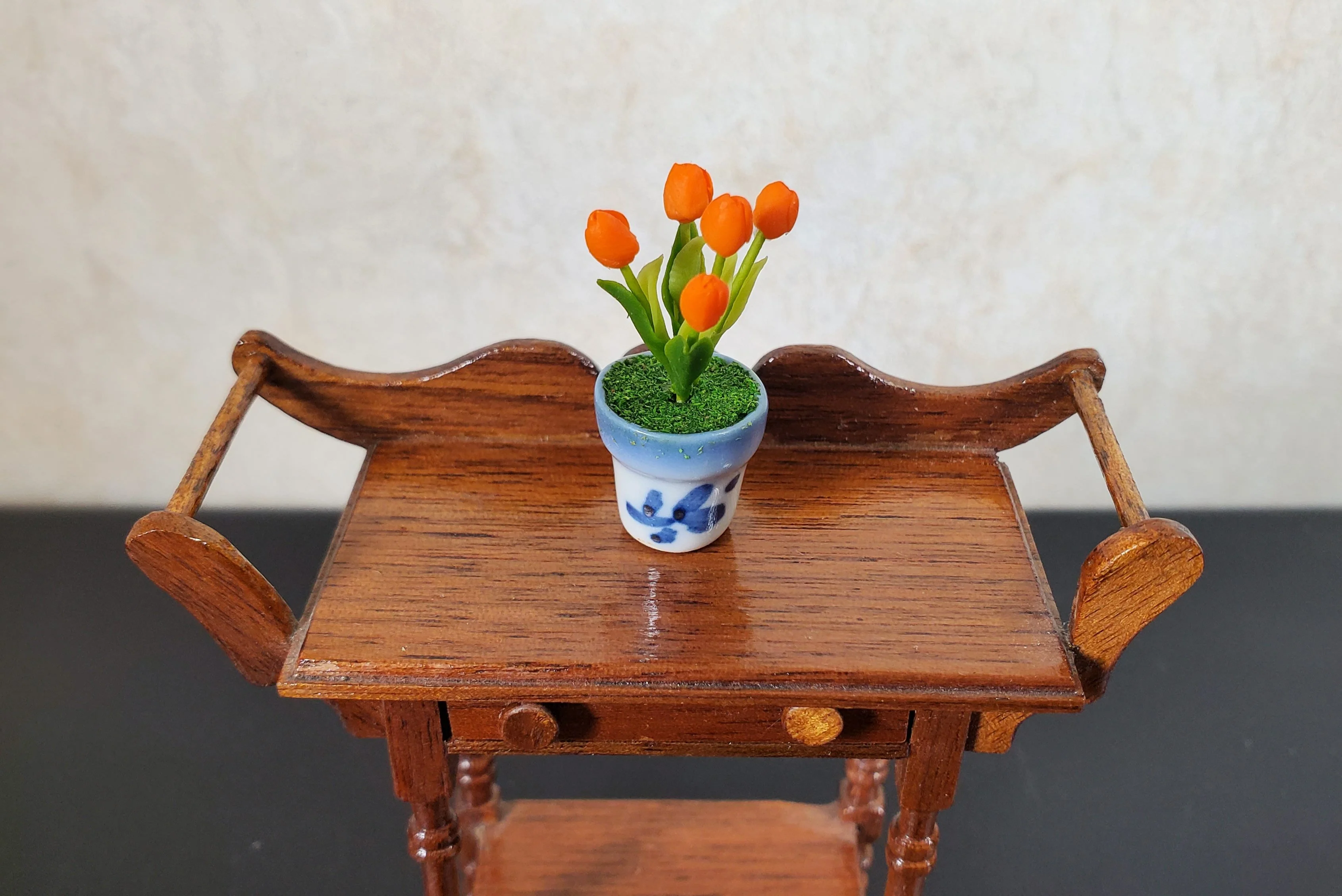 Dollhouse Orange Tulips in a Ceramic Planter Pot 1:12 Scale Miniature - Image 2