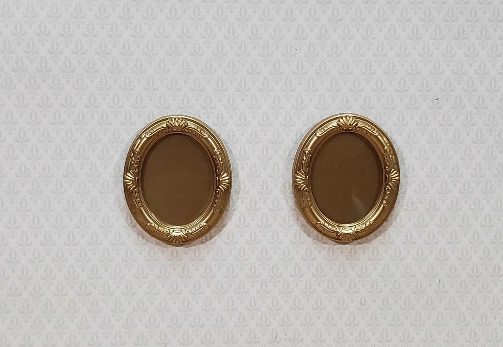 Dollhouse Oval Picture Frames Set of 2 Gold for Painting 1:12 Scale Miniatures Decor