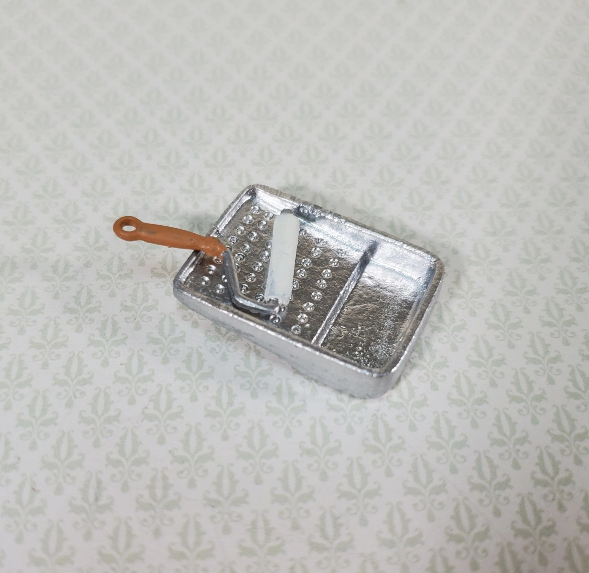 Dollhouse Paint Roller & Painting Pan 1:12 Scale Miniature Painted Metal