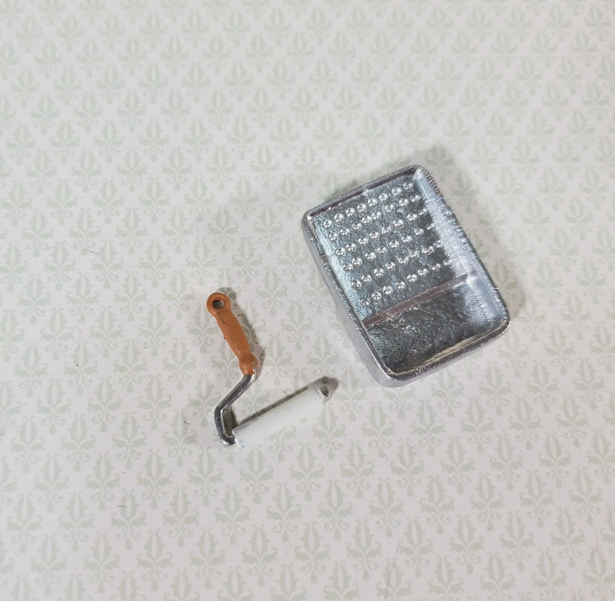 Dollhouse Paint Roller & Painting Pan 1:12 Scale Miniature Painted Metal - Image 2
