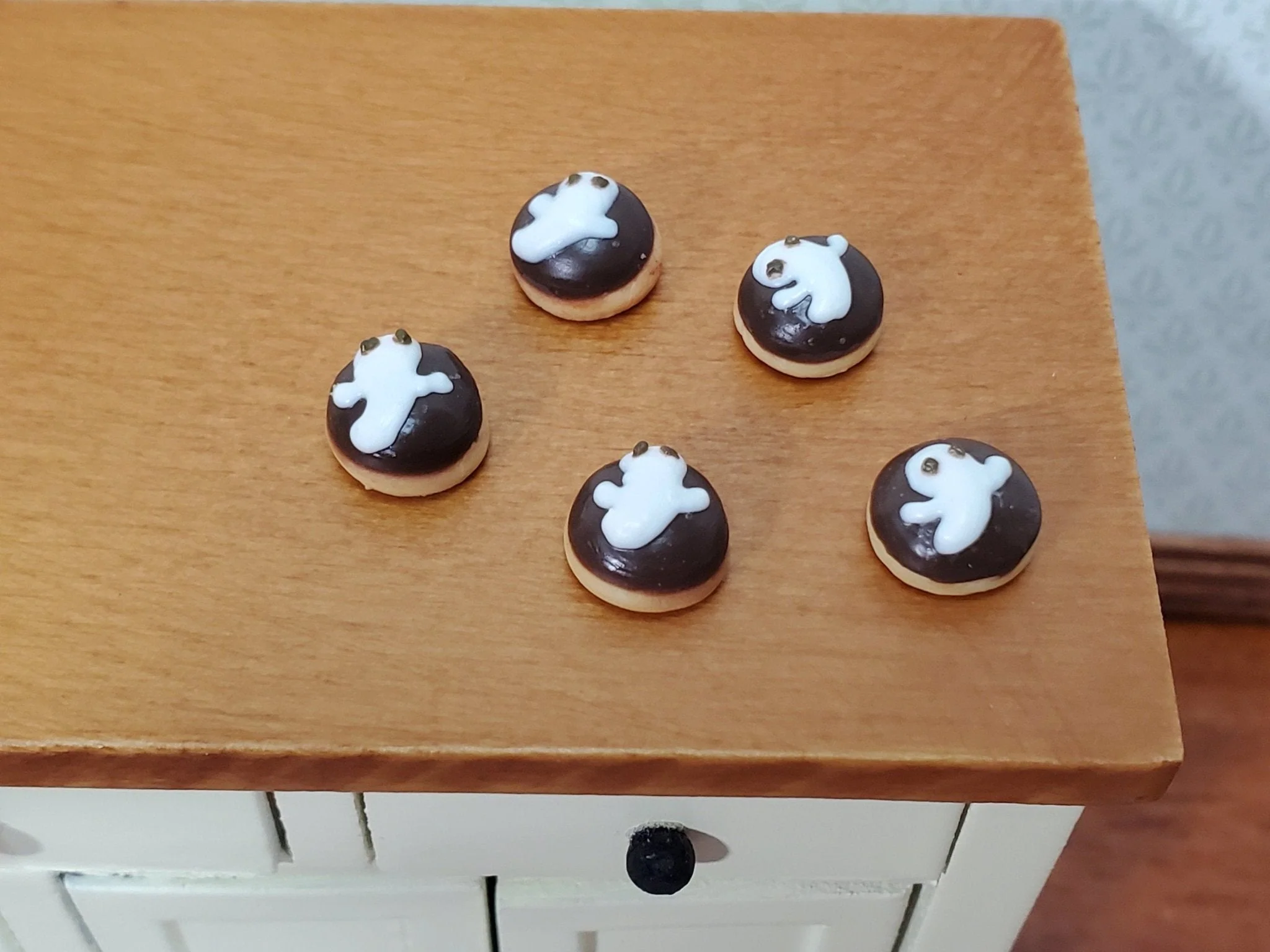 Dollhouse Pastries Donuts Halloween Ghosts Theme Set of 5 1:12 Scale Miniature Food