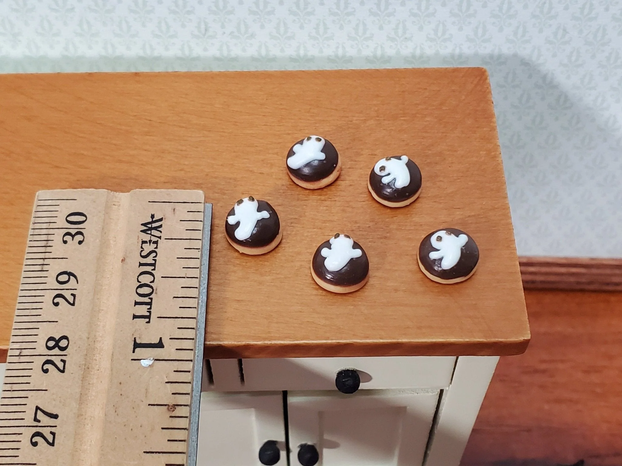 Dollhouse Pastries Donuts Halloween Ghosts Theme Set of 5 1:12 Scale Miniature Food - Image 2
