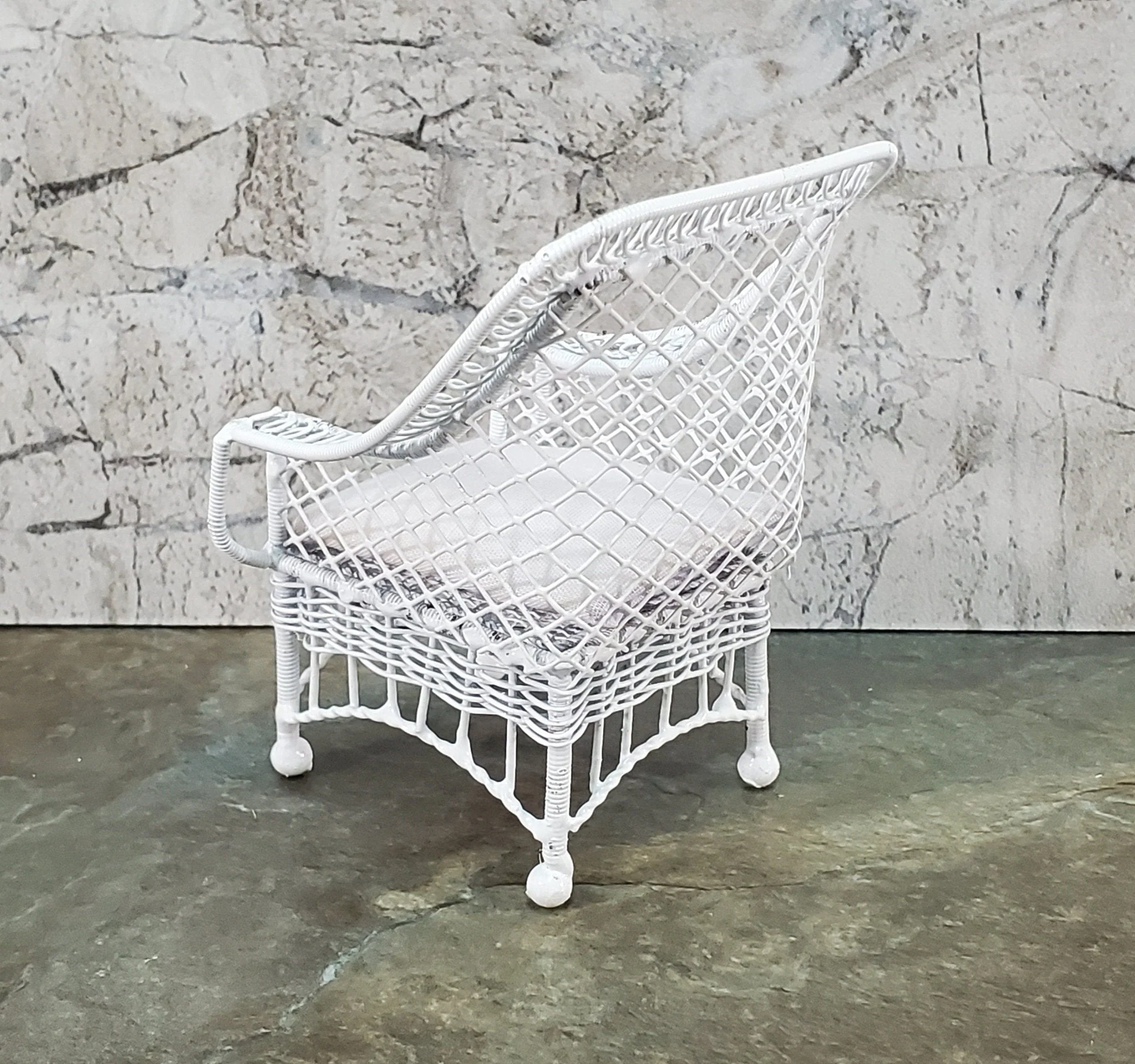 Dollhouse Patio Chair White Metal Mesh 1:12 Scale Miniature Fairy Garden - Image 3
