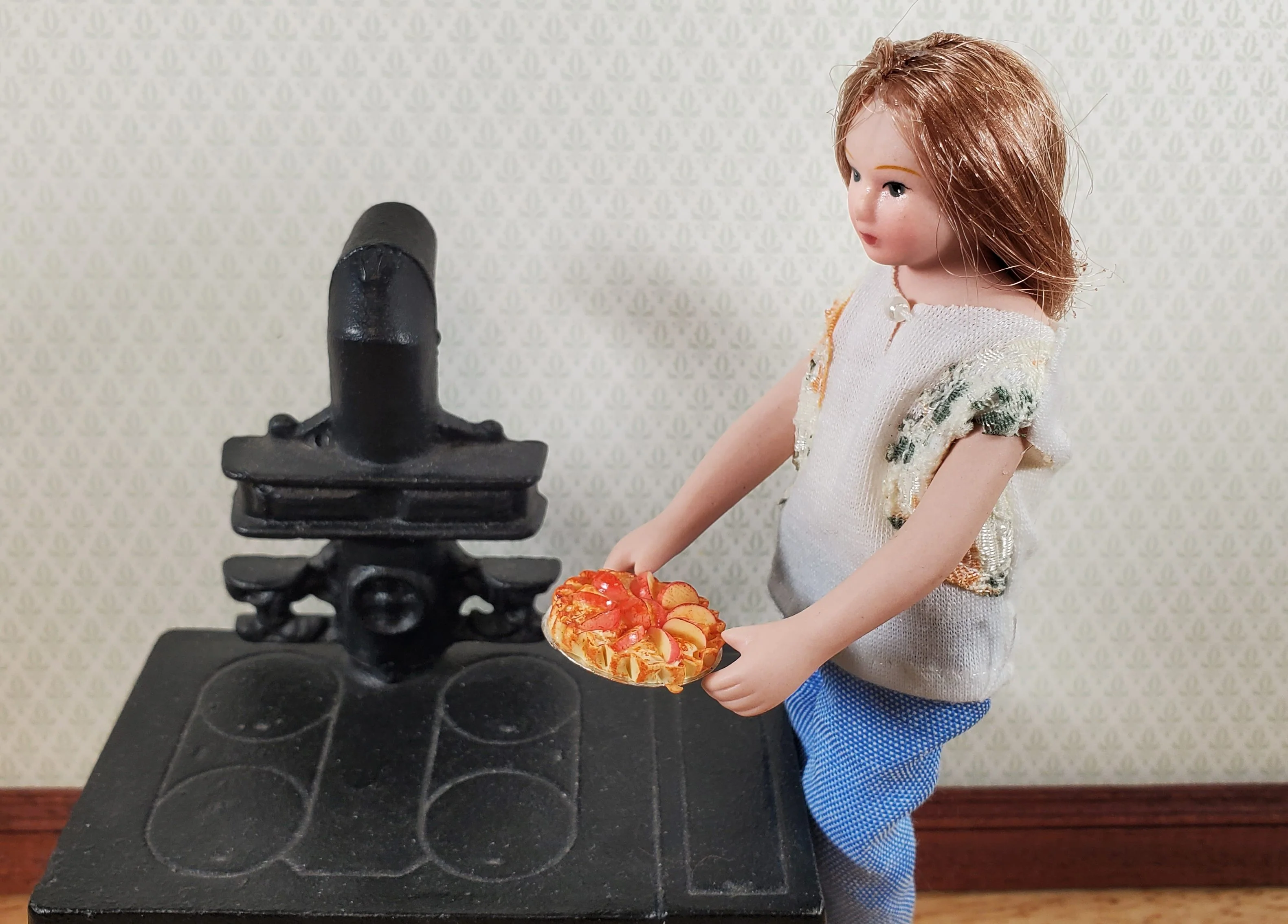Dollhouse Peach Pie in Tin 1:12 Scale Miniature Kitchen Food Bakery - Image 3