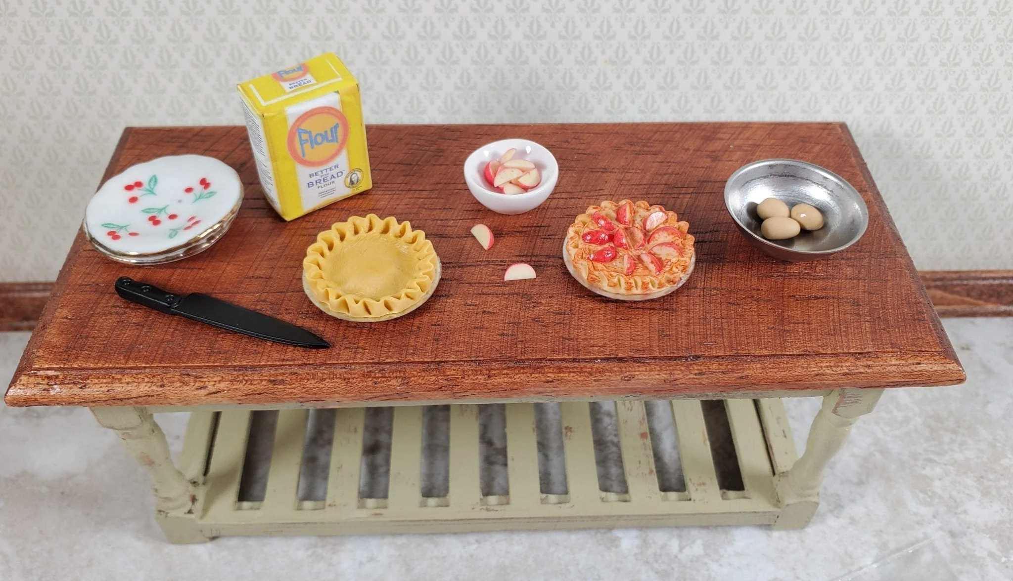 Dollhouse Pie Crust in a Pan Empty 1:12 Scale Miniature Kitchen Food Bakery - Image 3