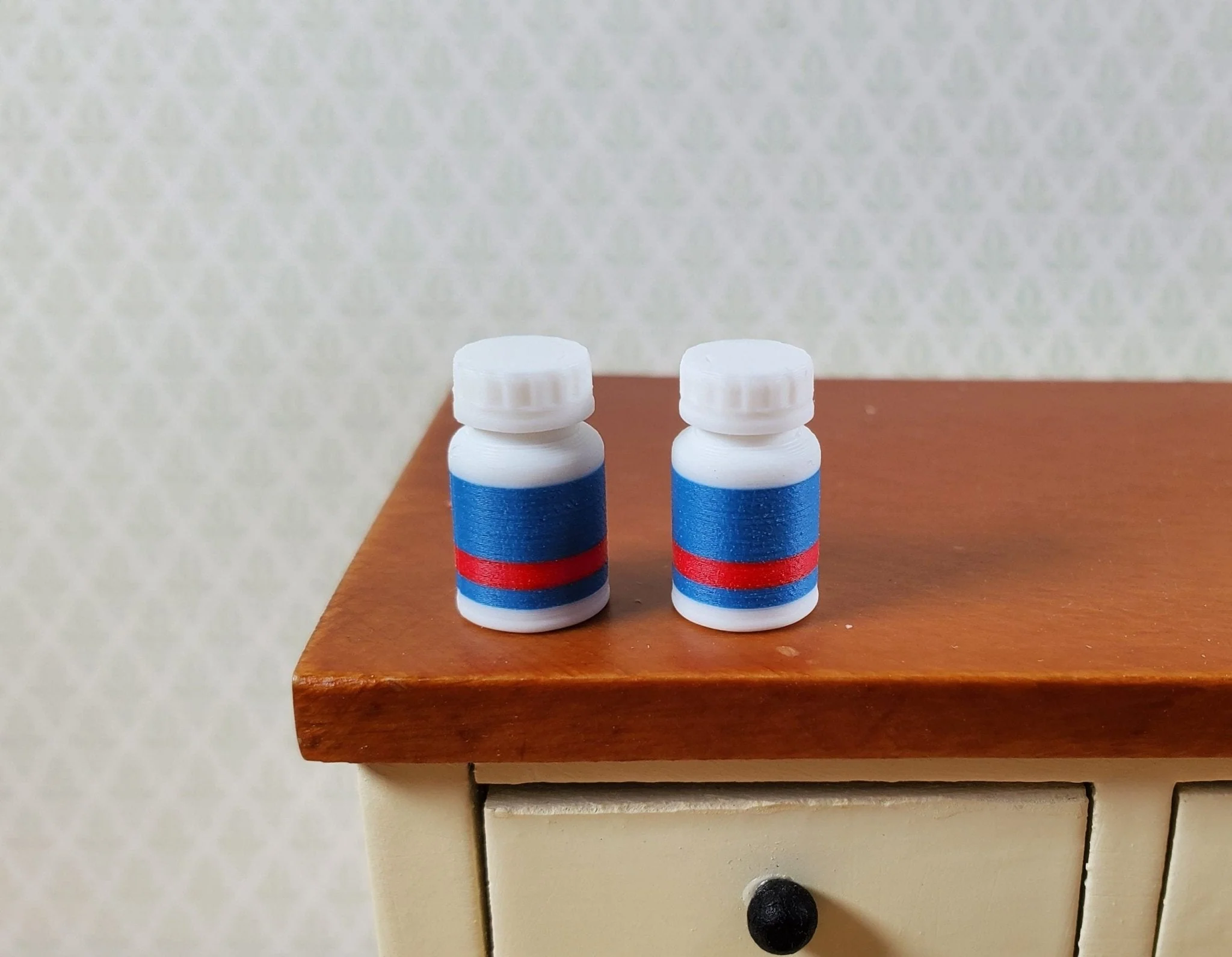 Dollhouse Pill Bottles x2 Modern Style Use in 1:12 or 1/6 Scale Miniatures - Image 2