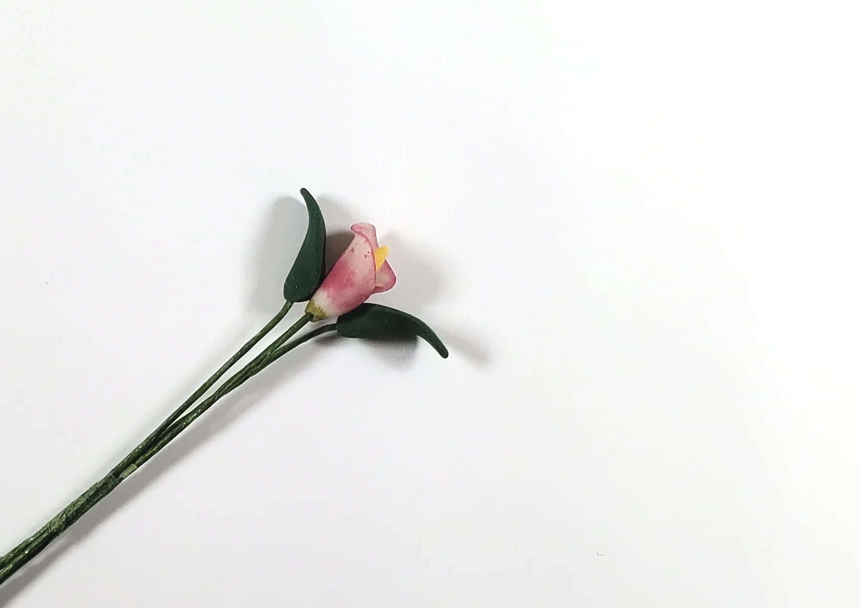 Dollhouse Pink Calla Lily Single Stem with Foliage 1:12 Scale Miniature - Image 2