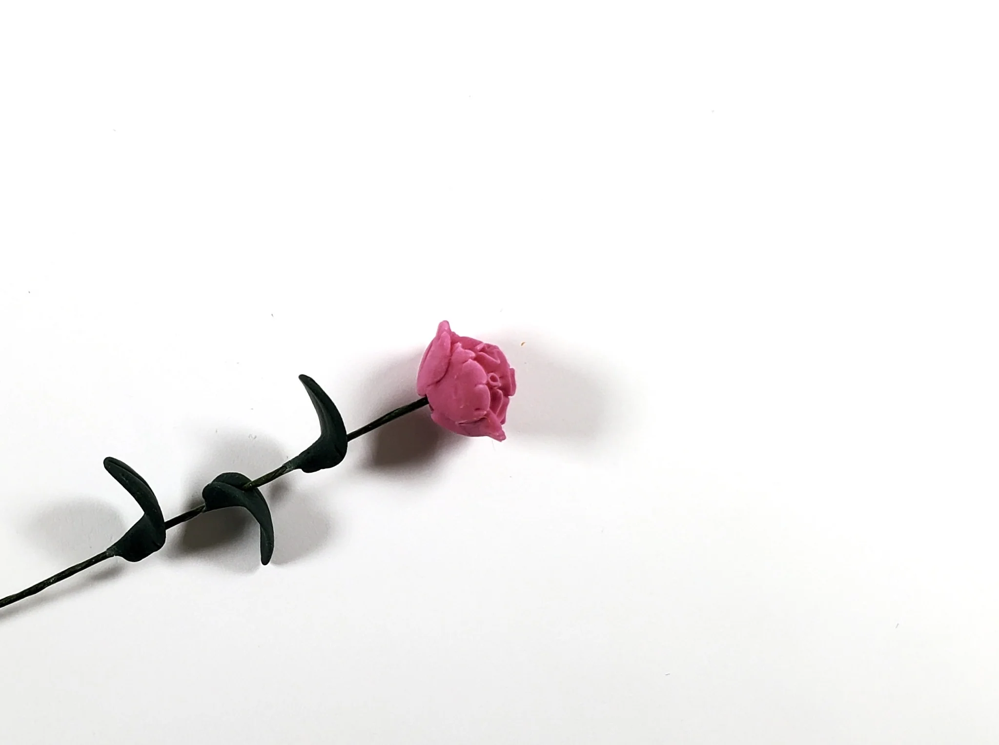 Dollhouse Pink Carnation Single Stem with Foliage 1:12 Scale Miniature - Image 2