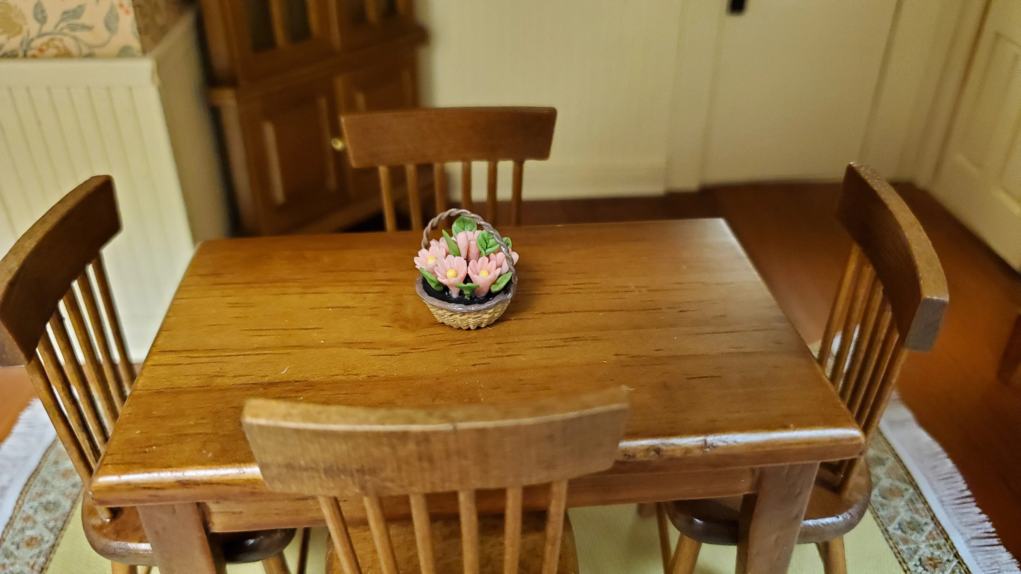Dollhouse Pink Daisies in a Small Basket 1:12 Scale Miniature Flowers by Falcon - Image 4