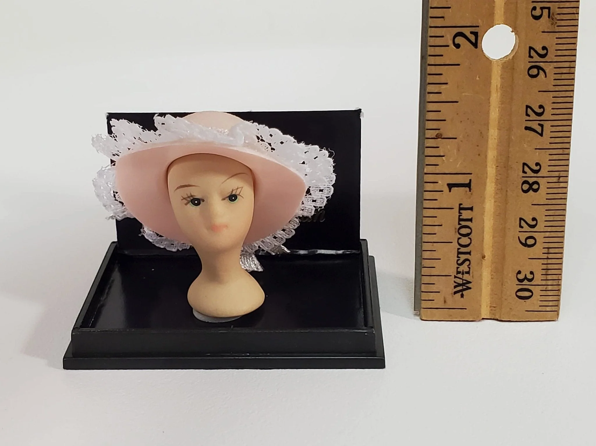 Dollhouse Pink Hat on Hat Stand Mannequin Head by Reutter 1:12 Scale Miniature Accessories - Image 5
