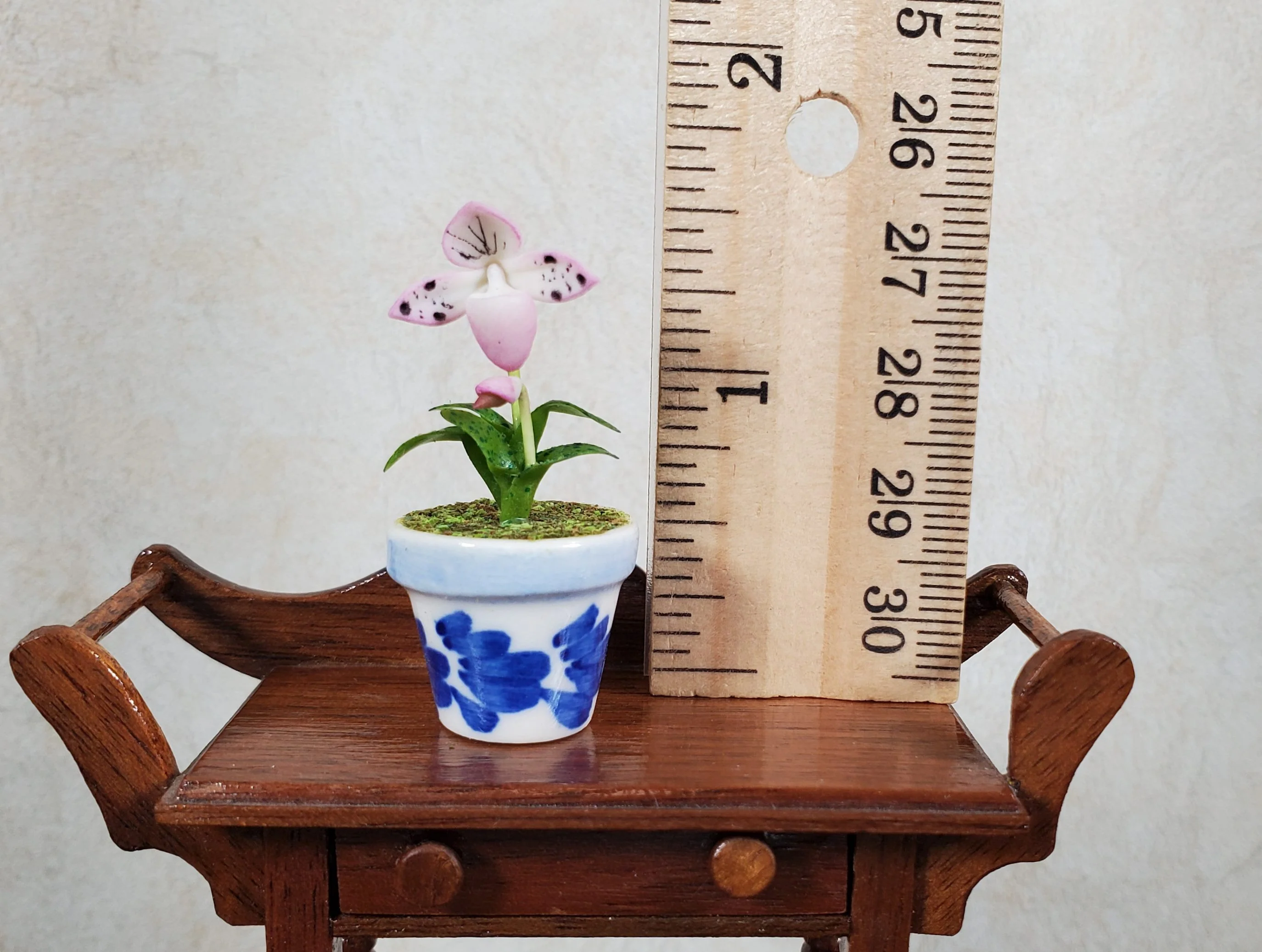Dollhouse Pink Lady Slipper in a Blue & White Ceramic Pot 1:12 Scale Miniature - Image 4