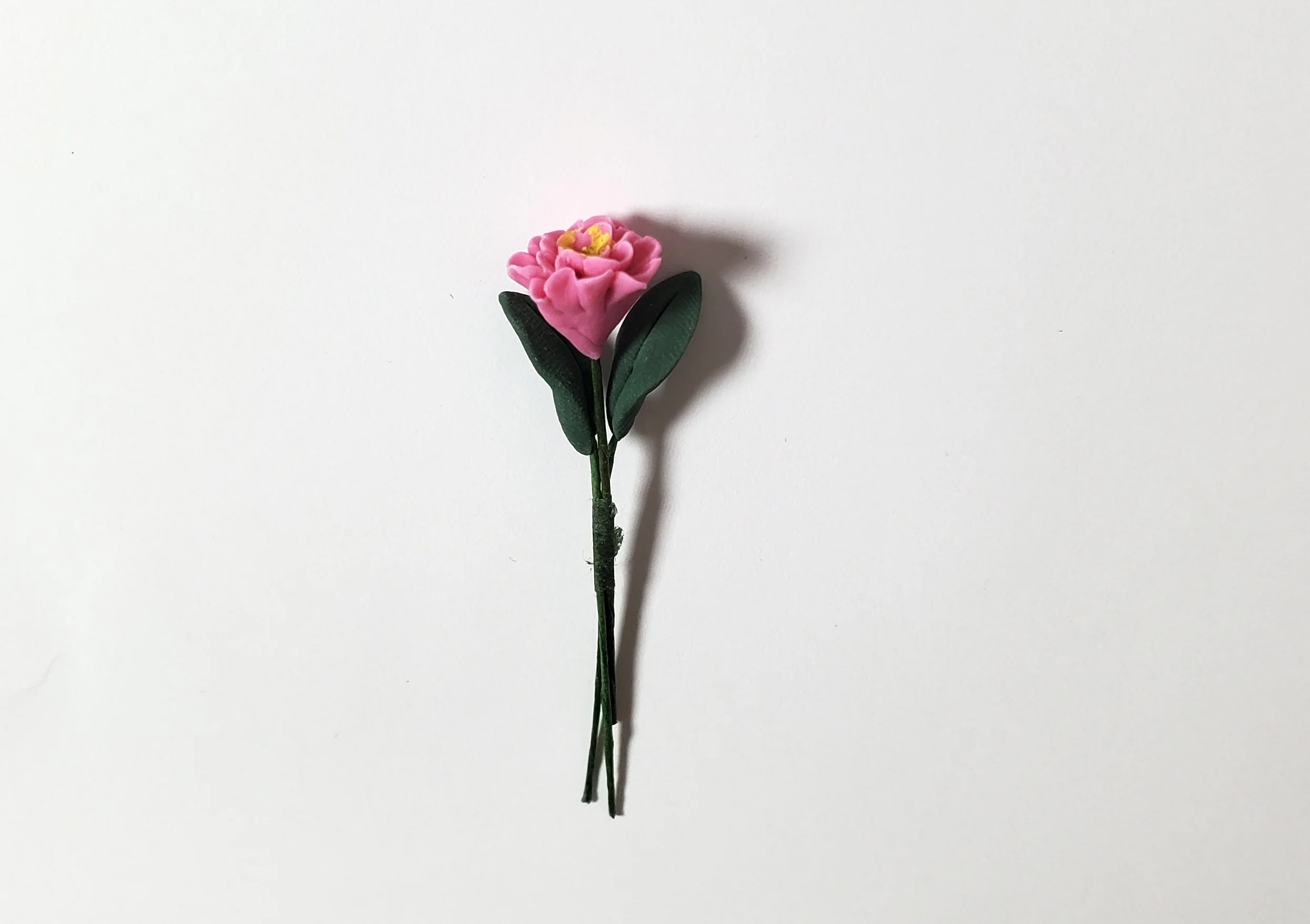 Dollhouse Pink Zinnia Single Long Stem with Foliage 1:12 Scale Miniature