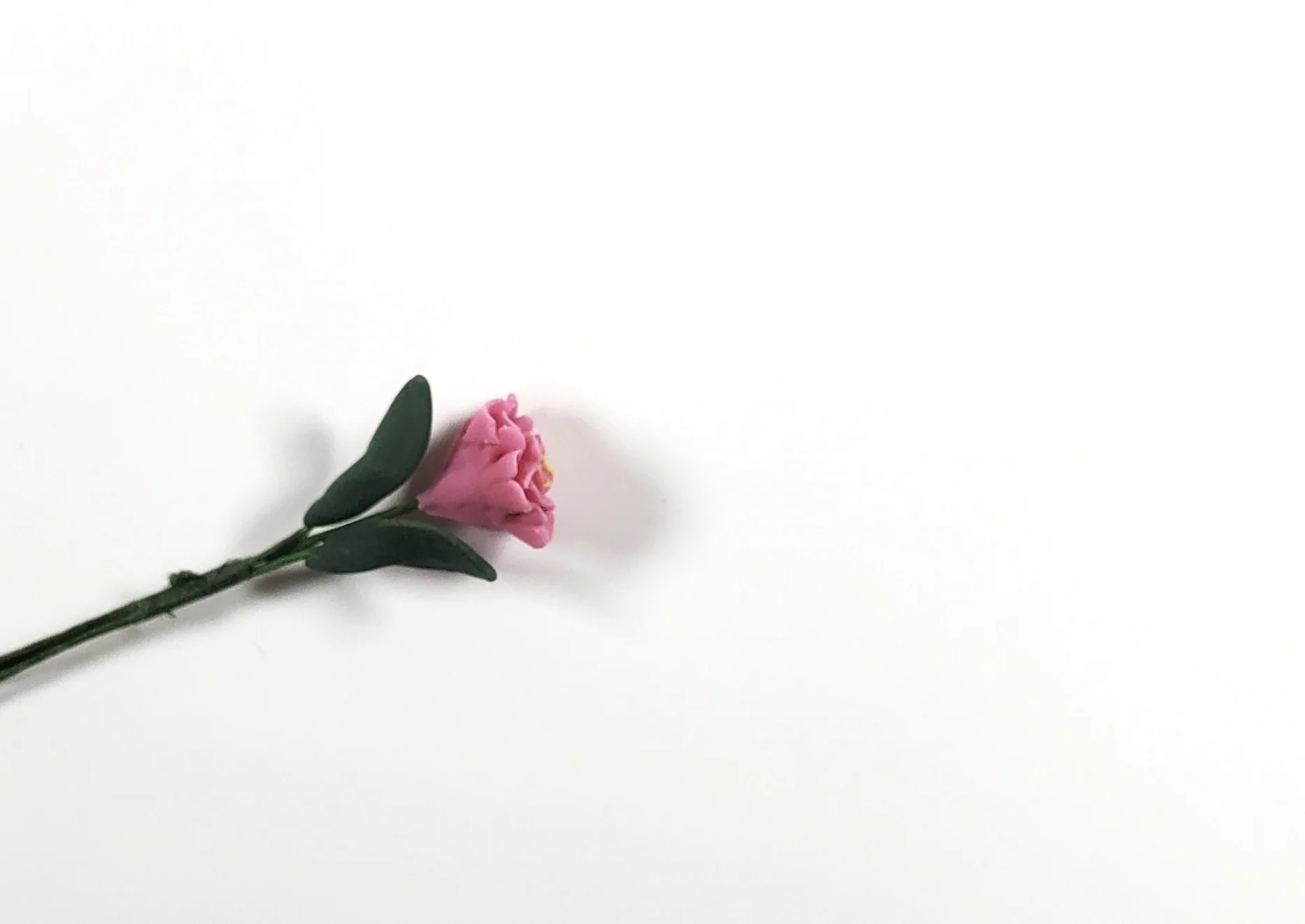 Dollhouse Pink Zinnia Single Long Stem with Foliage 1:12 Scale Miniature - Image 2