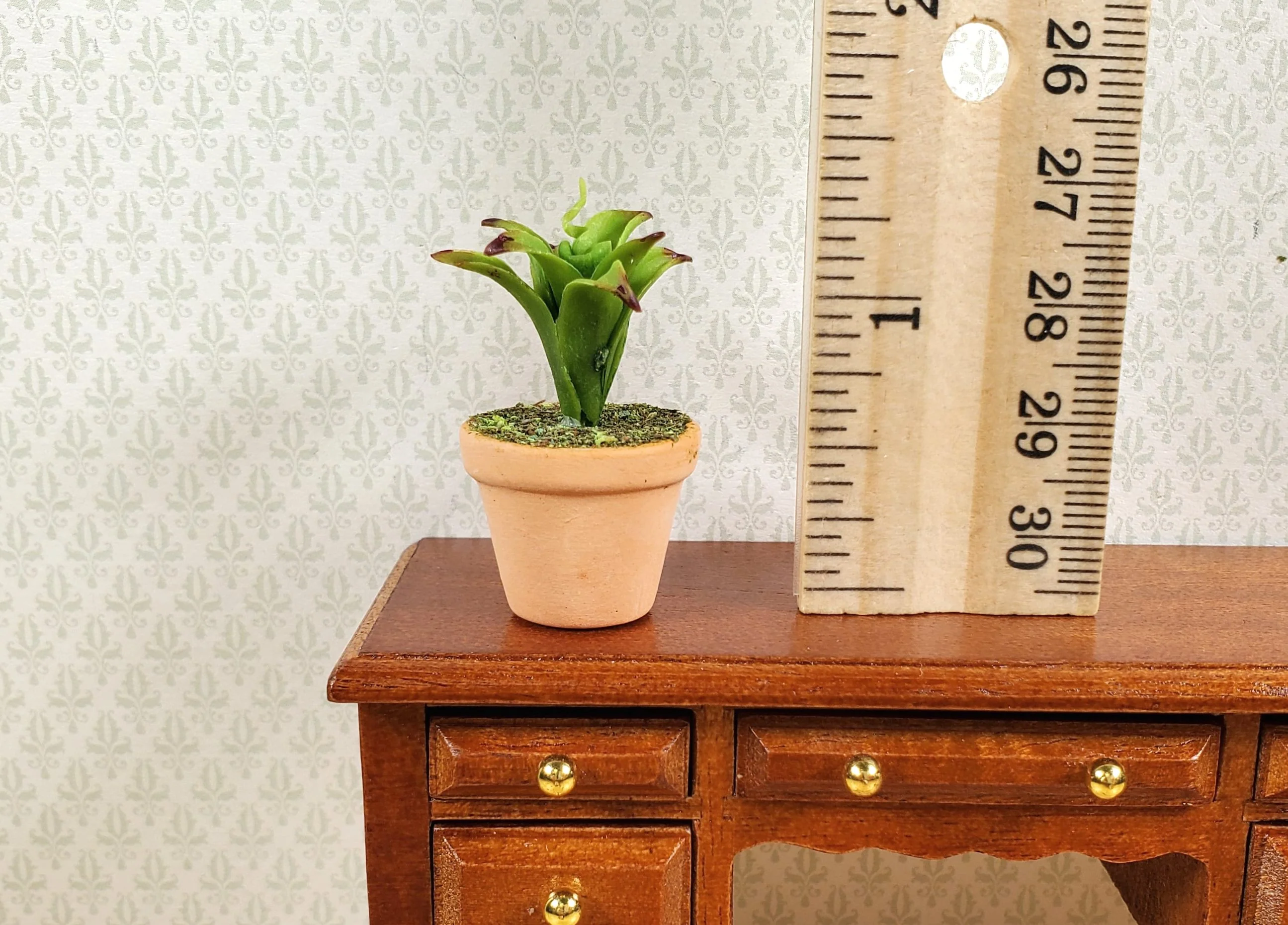 Dollhouse Plant Red Tipped Bromeliad 1:12 Scale Miniature Houseplant - Image 3