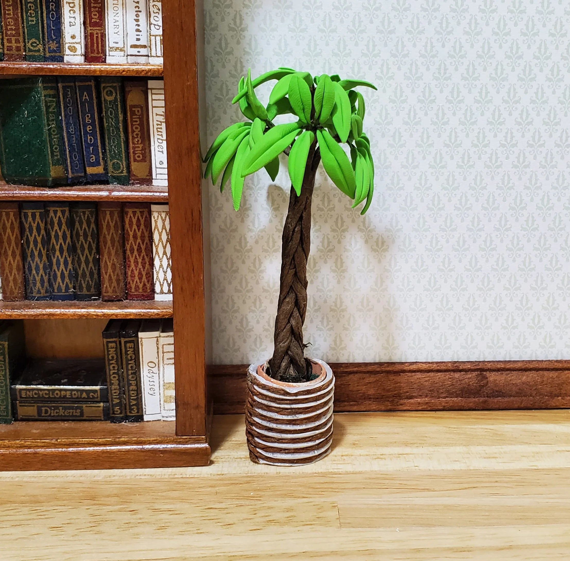 Dollhouse Potted Palm Tree with Braided Trunk 1:12 Scale Miniature Houseplant - Image 2