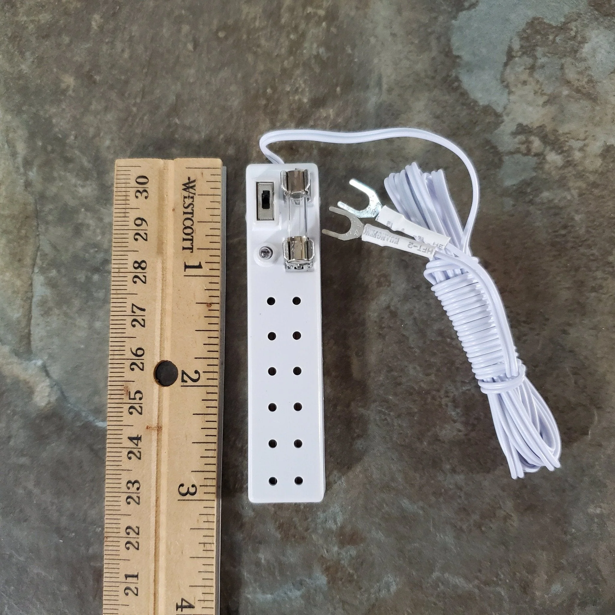 Dollhouse Power Strip with Fuse & On/Off Switch 6 Plugs 1:12 Scale Miniature - Image 2
