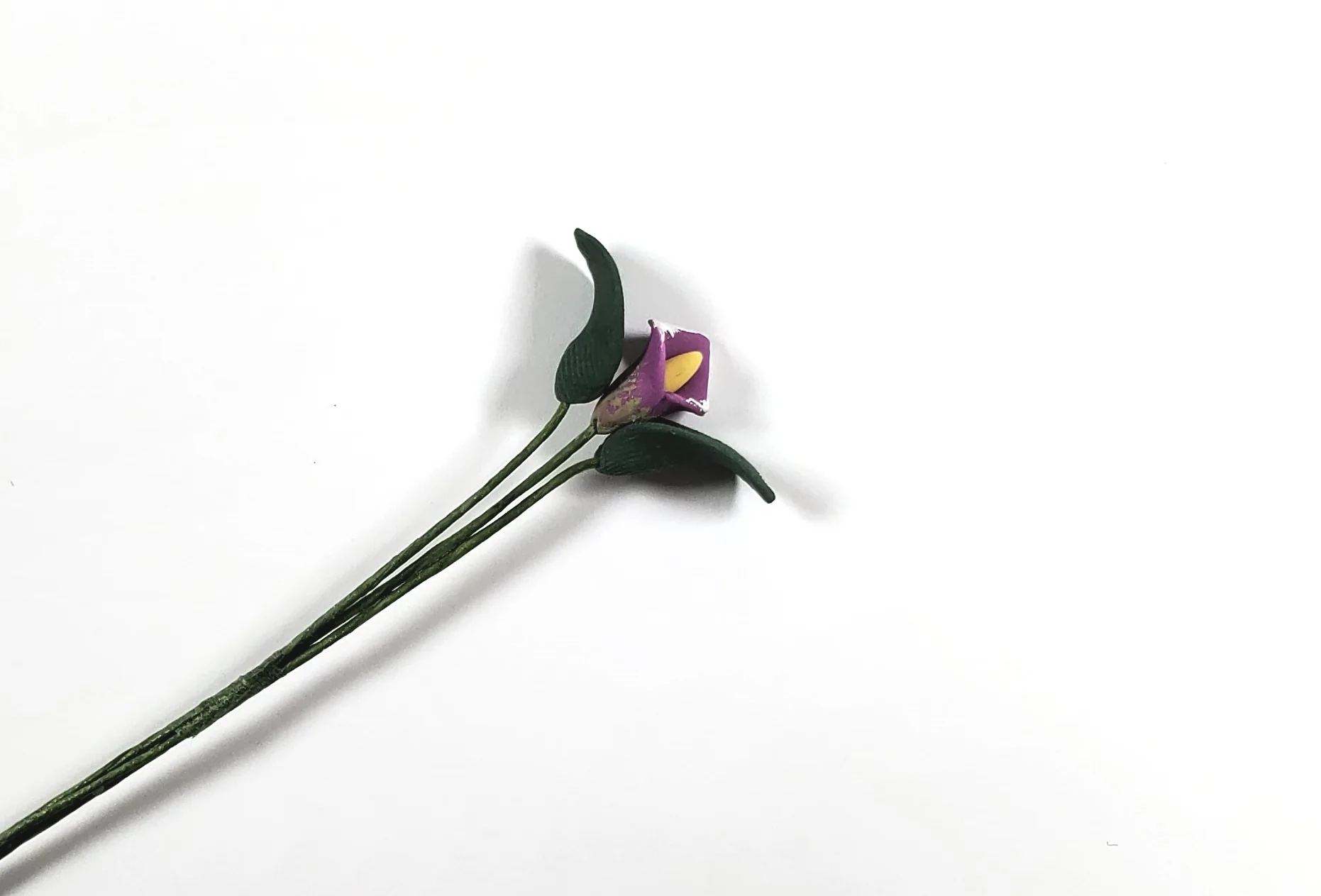 Dollhouse Purple Calla Lily Single Stem with Foliage 1:12 Scale Miniature - Image 2