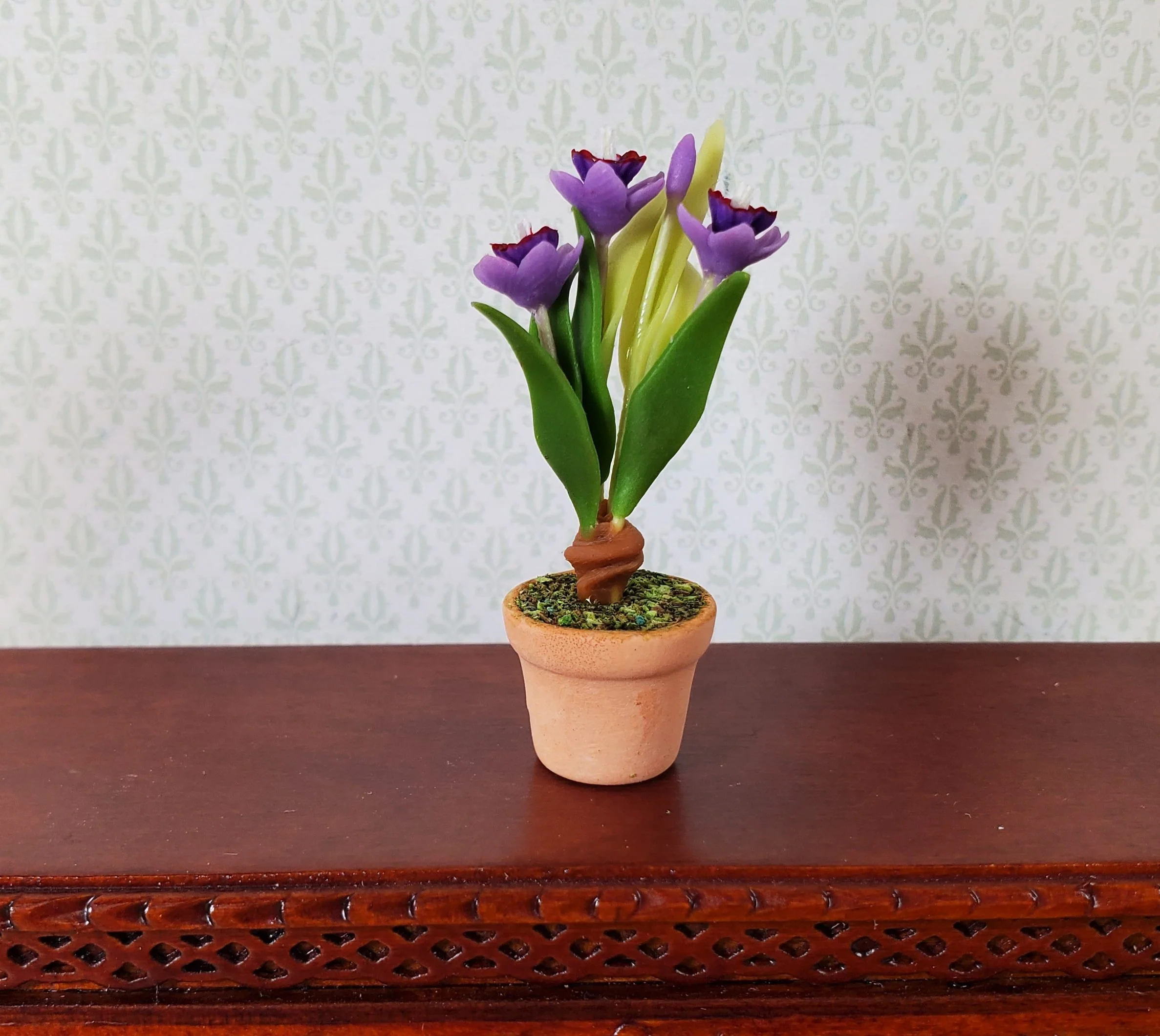 Dollhouse Purple Crocus Plant in a Terra Cotta Pot 1:12 Scale Miniature Plant - Image 2