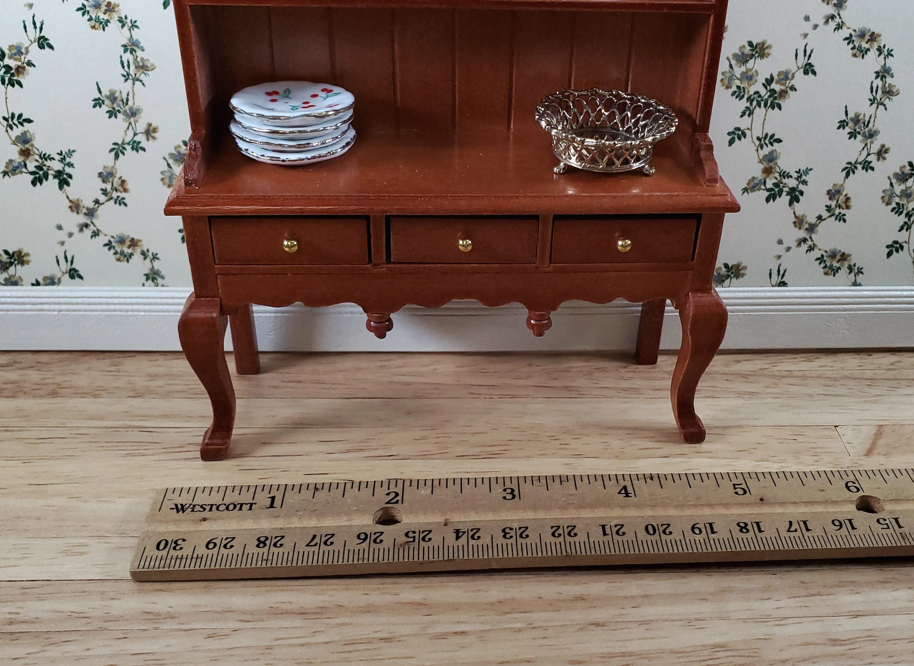 Dollhouse Kitchen Cupboard Hutch Queen Anne Style 1:12 Scale Miniature Furniture - Image 6