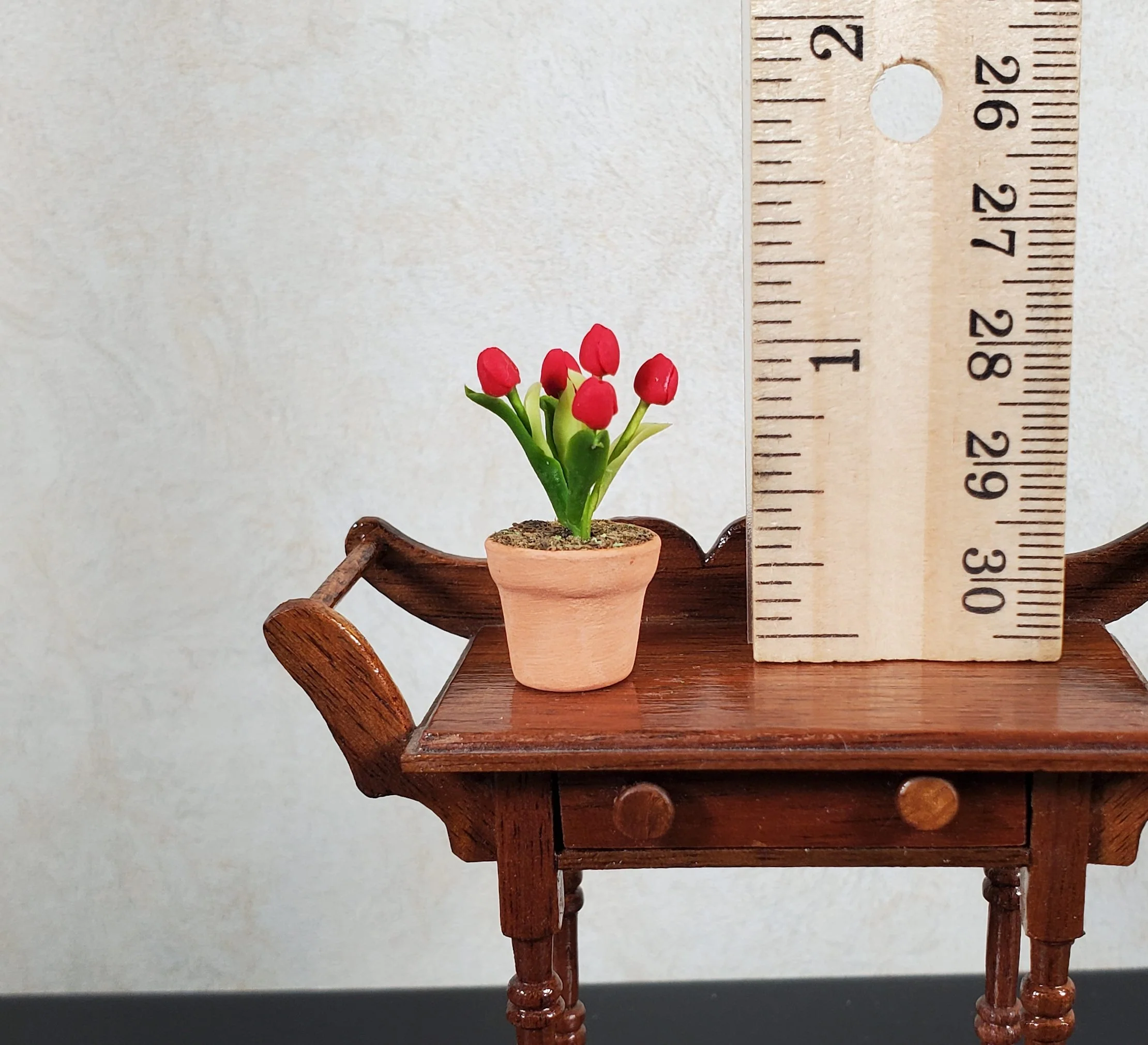 Dollhouse Red Tulips in a Terra Cotta Pot 1:12 Scale Miniature - Image 3