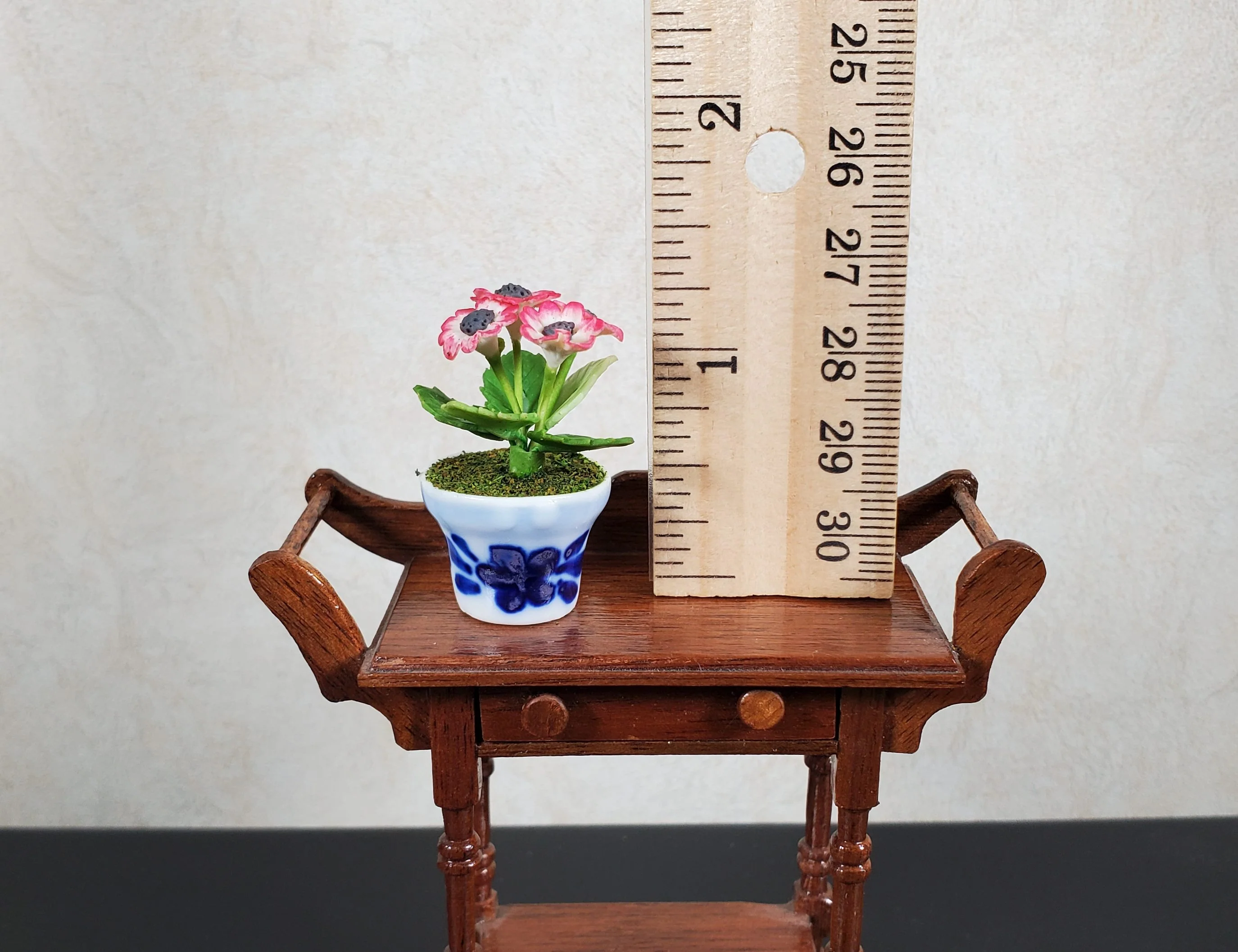 Dollhouse Red & White Anemone in Blue & White Ceramic Pot 1:12 Scale Miniature - Image 2
