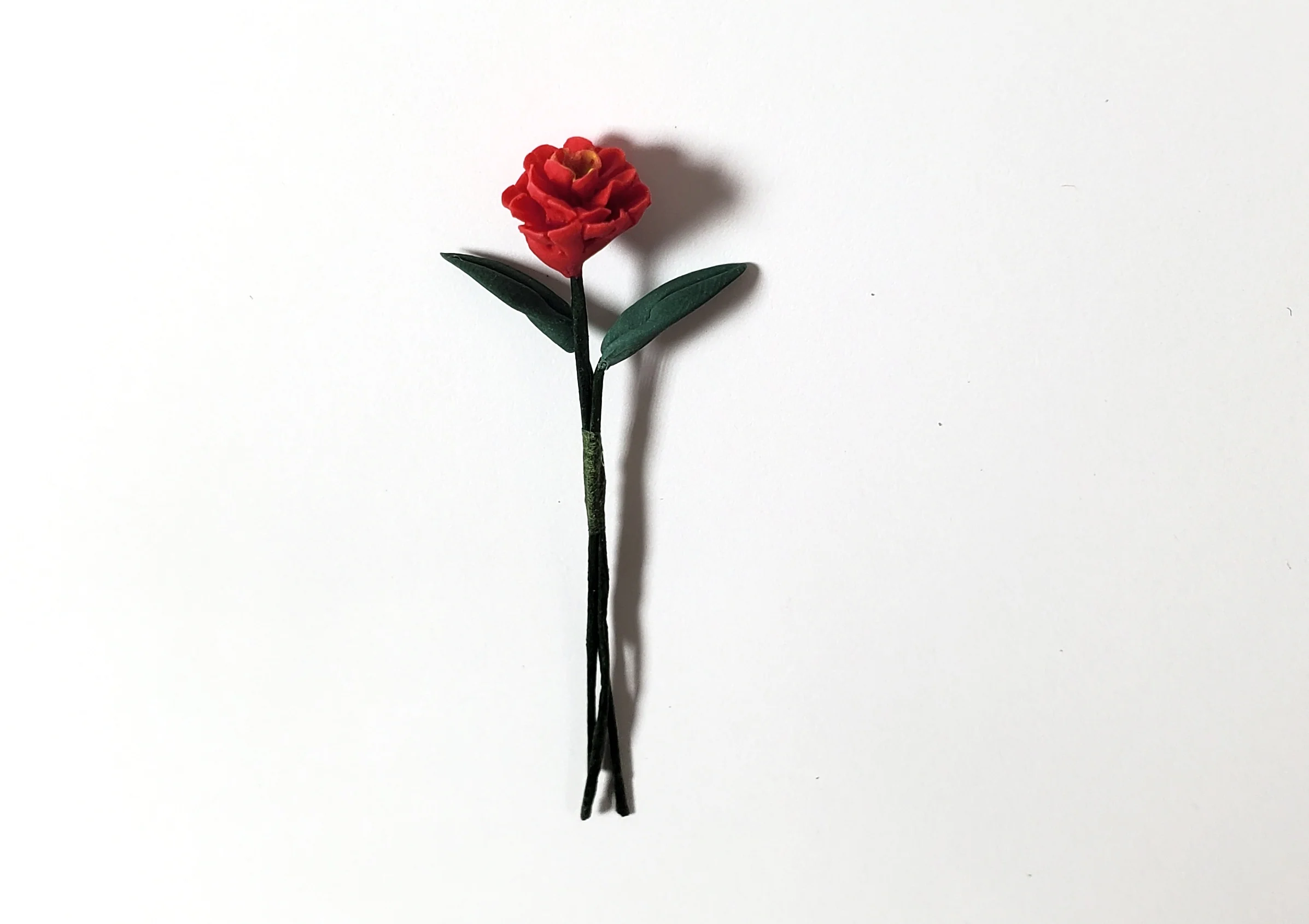 Dollhouse Red Zinnia Single Long Stem with Foliage 1:12 Scale Miniature