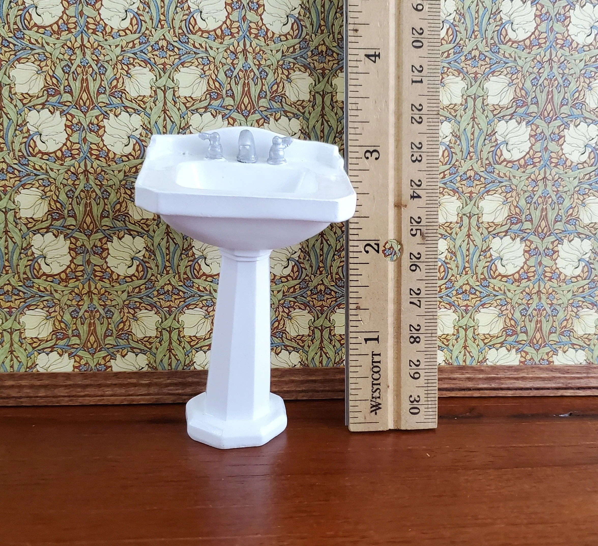 Dollhouse Resin 3 Piece Bathroom Set Tub Toilet Sink All White 1:12 Scale Houseworks - Image 5