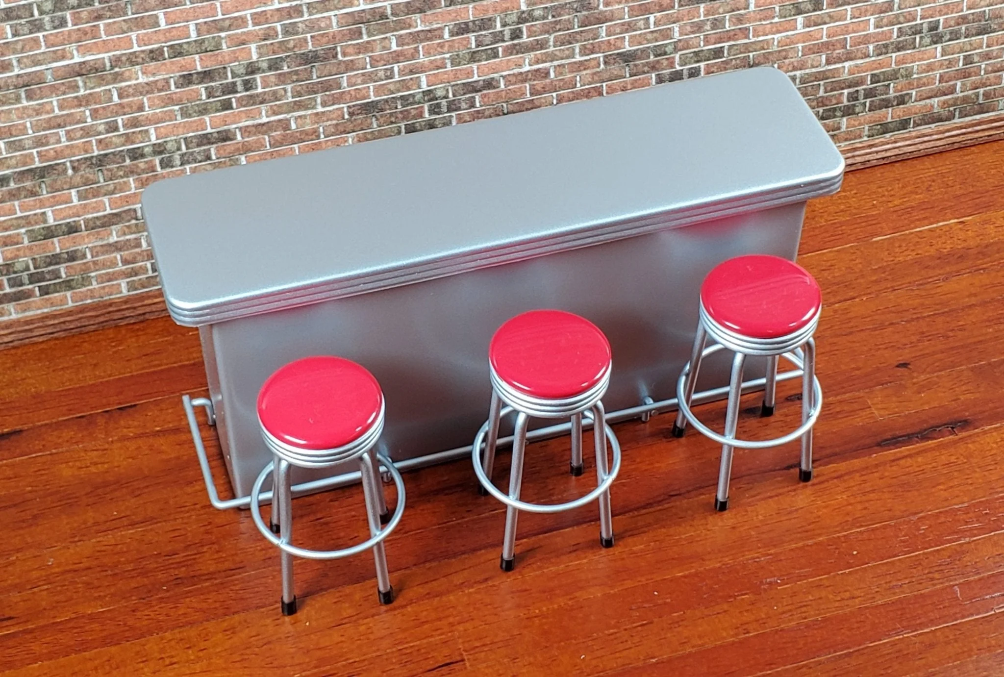Dollhouse Retro Bar with 3 Red Stools 1950s Style 1:12 Scale Miniature Furniture - Image 3