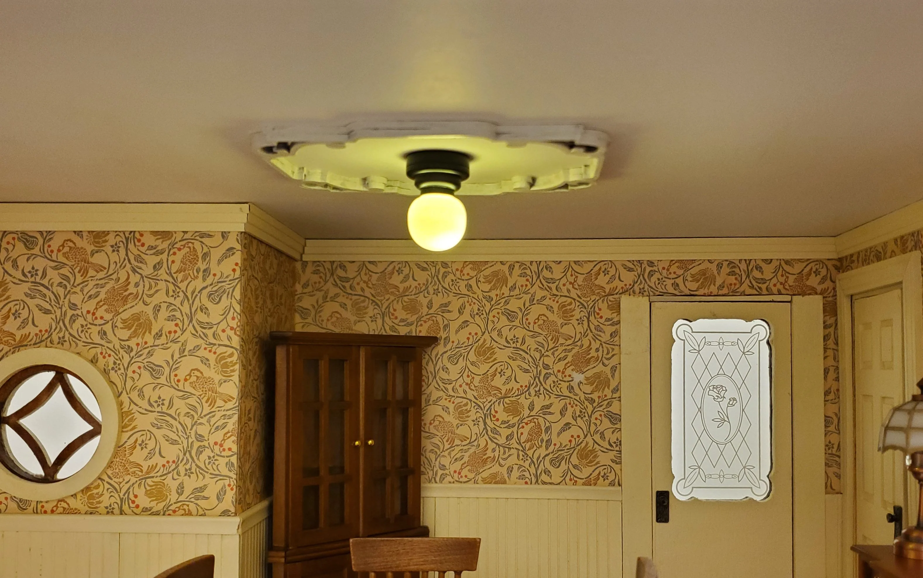 Dollhouse Round Ceiling Light with Black Base & Wand 1:12 Miniature Battery Lamp - Image 3