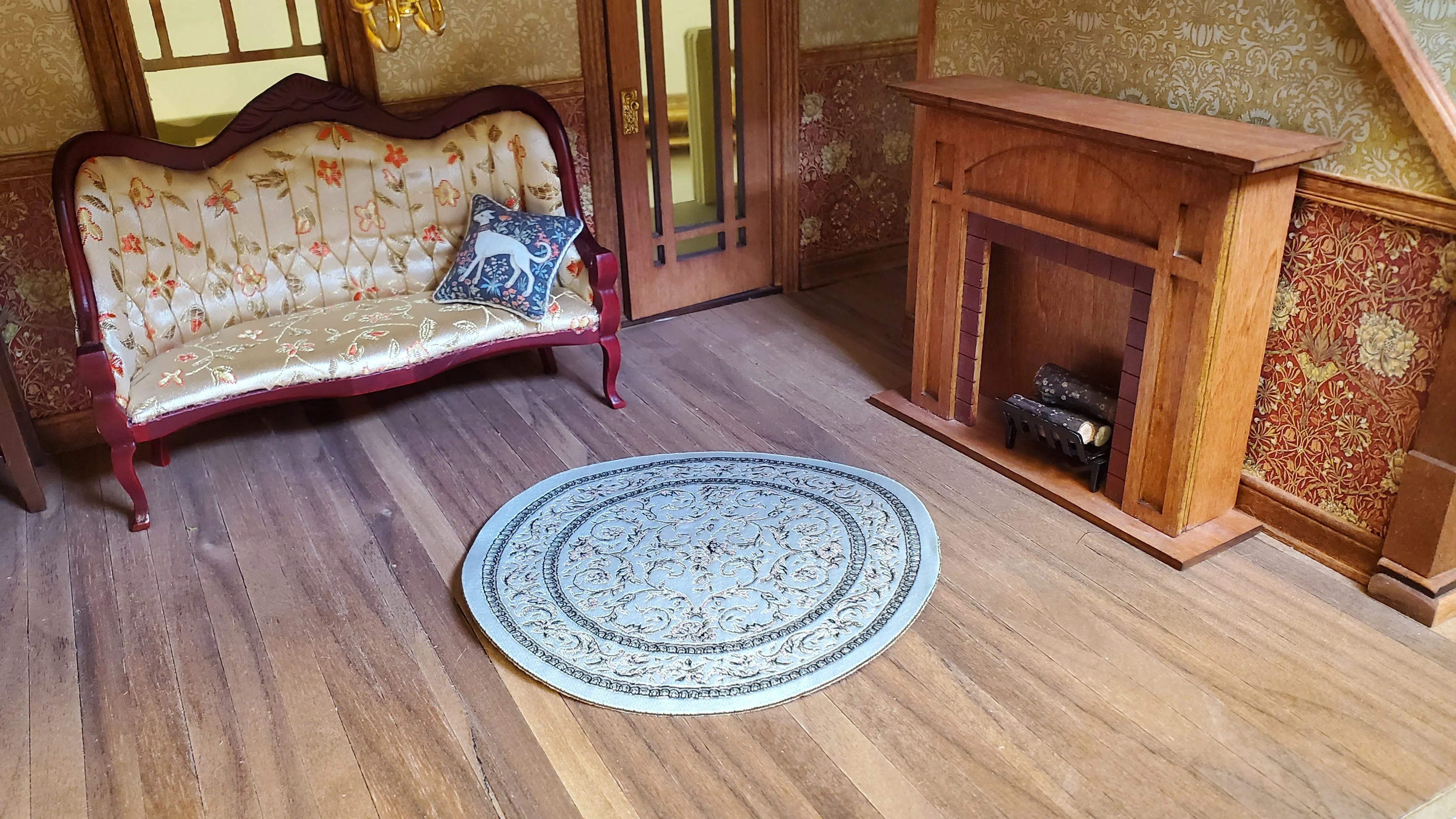 Dollhouse Round Rug Fabric White Black Floral 1:12 Scale Miniature 4.5" Across - Image 2