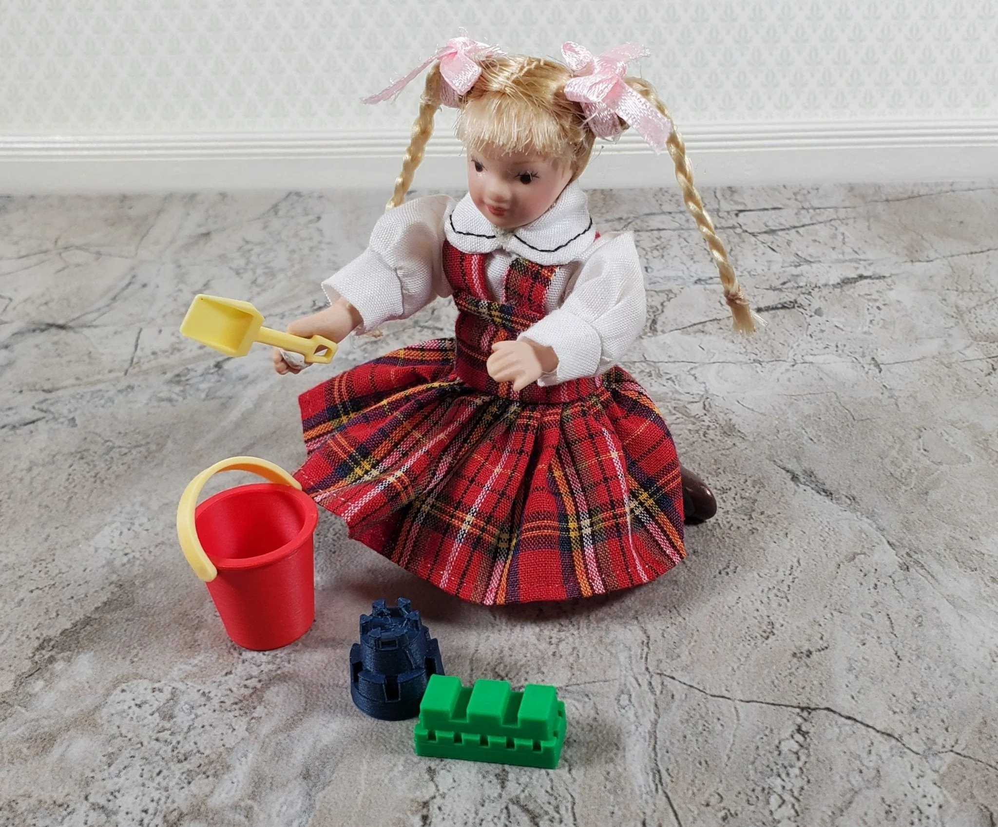 Dollhouse Sand Bucket Pail with Shovel and Sandcastle Molds 1:12 Scale Miniature - Image 2