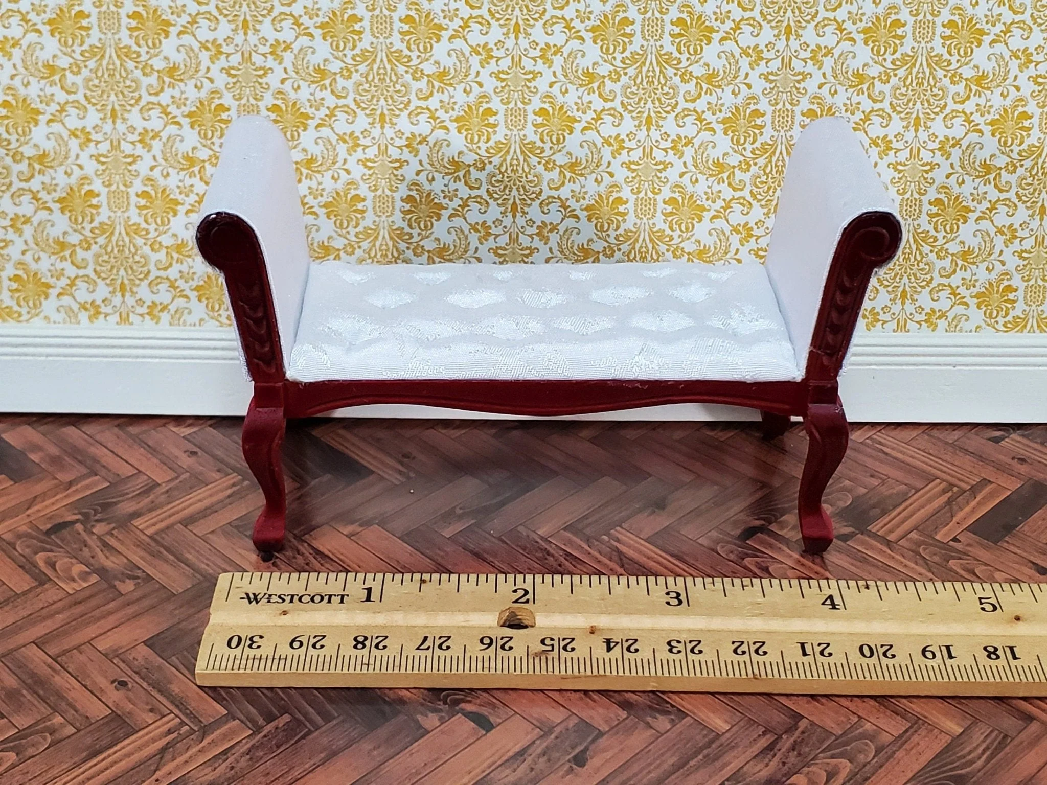 Dollhouse Settee Bench White Padded Tufted 1:12 Scale Miniature Furniture Mahogany Finish - Image 4