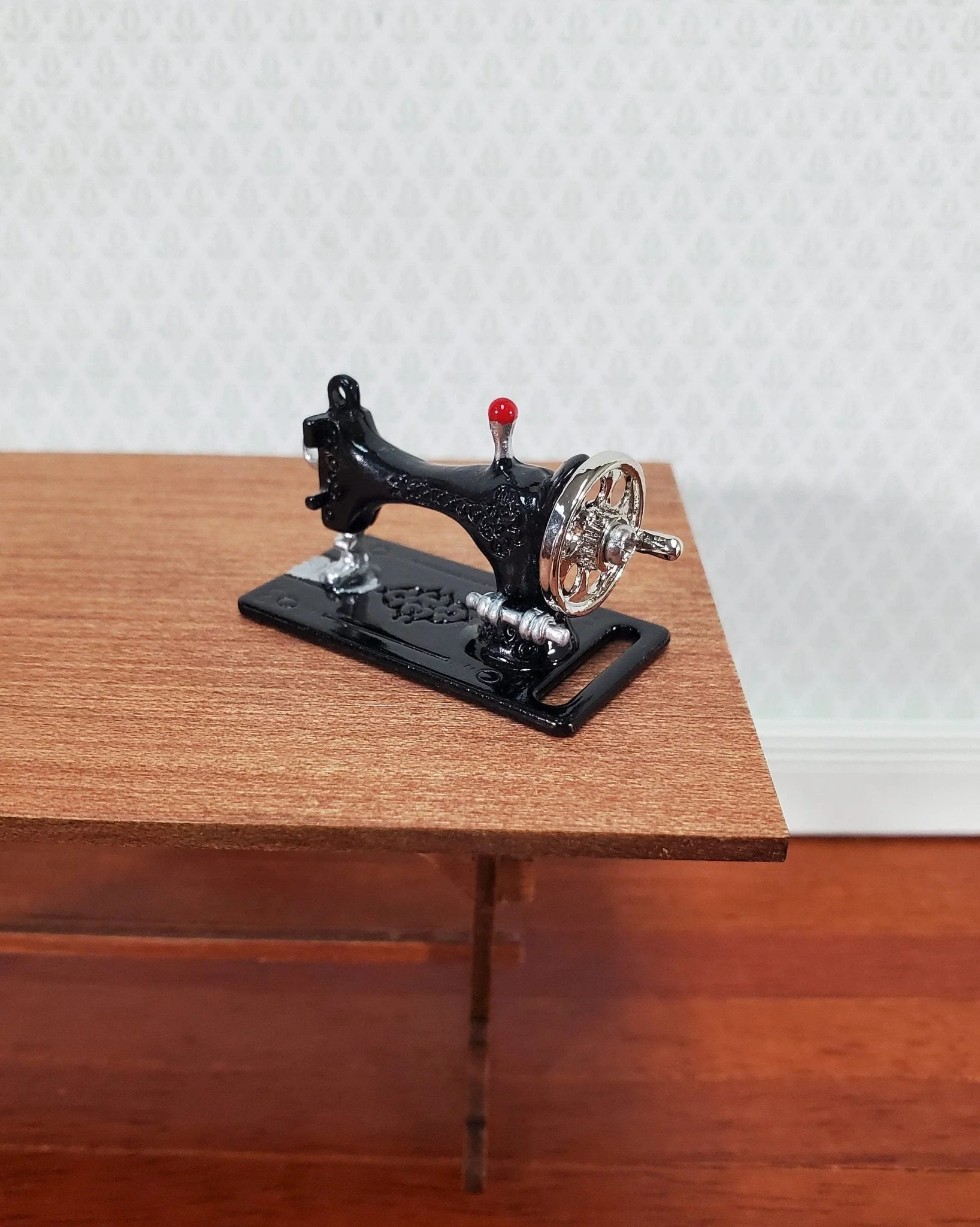 Dollhouse Sewing Machine Vintage Style Metal 1:12 Scale Miniature Black Silver