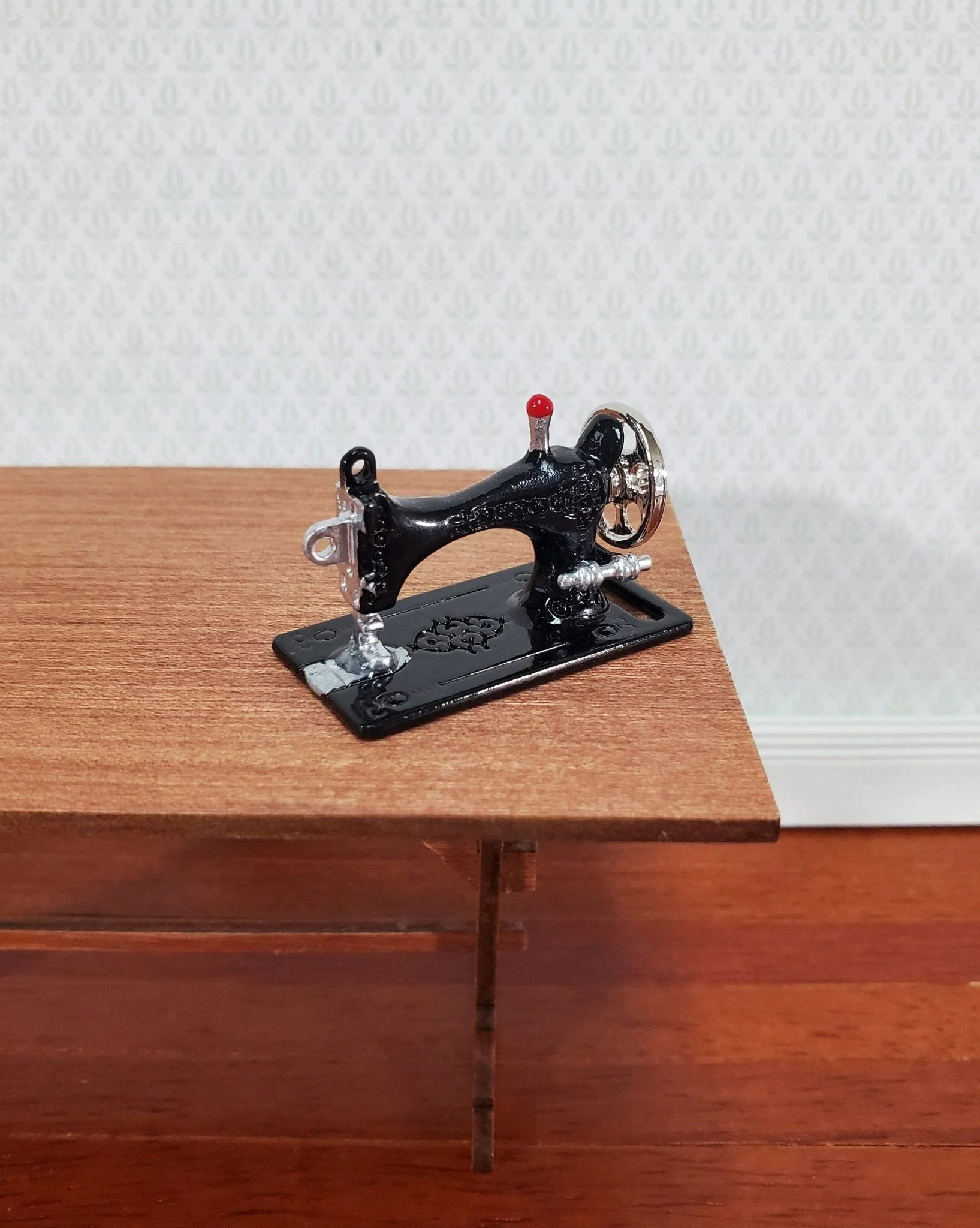 Dollhouse Sewing Machine Vintage Style Metal 1:12 Scale Miniature Black Silver - Image 3
