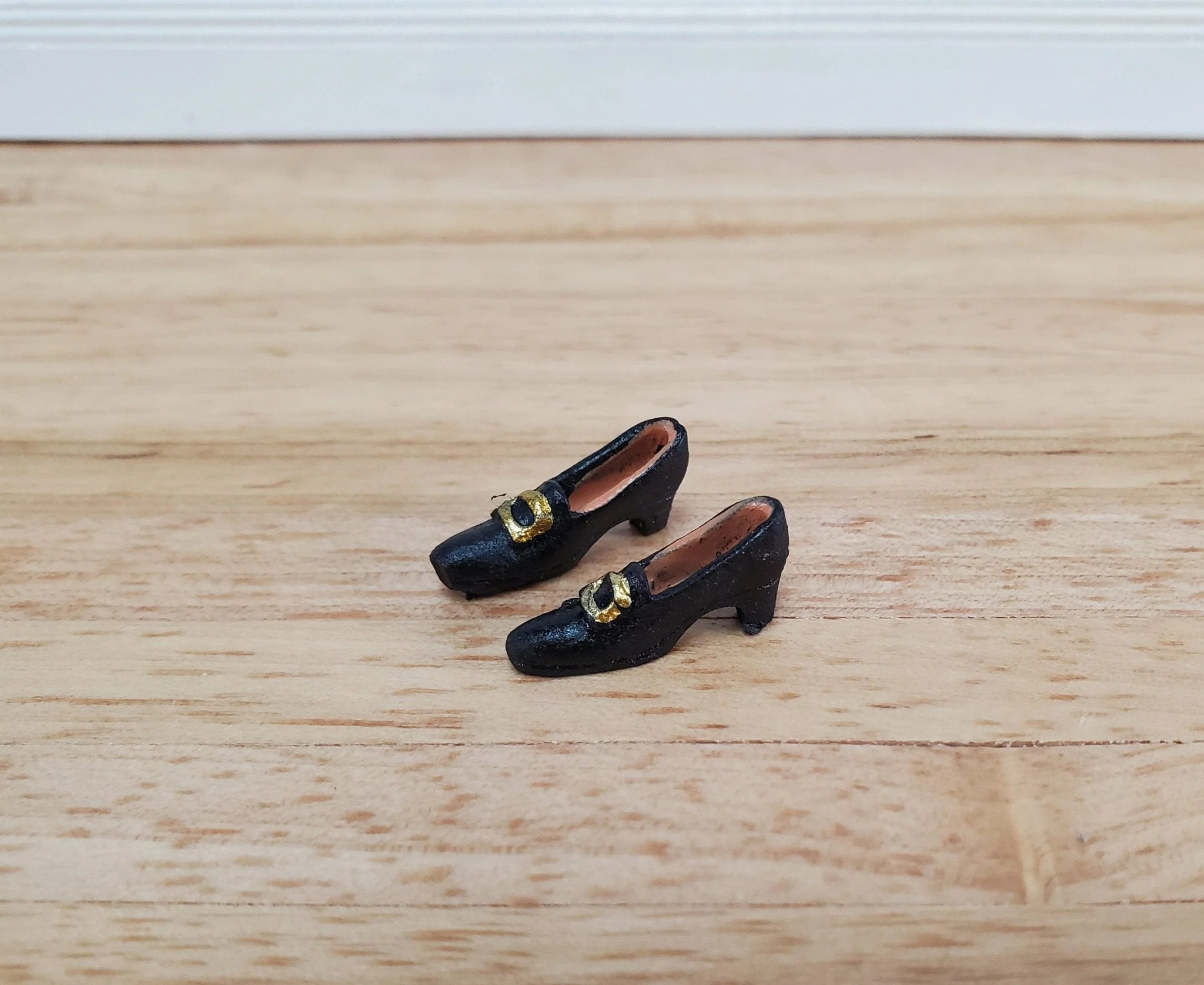Dollhouse Shoes Pumps Black with Gold Buckles Cast Resin 1:12 Scale Miniature - Image 3