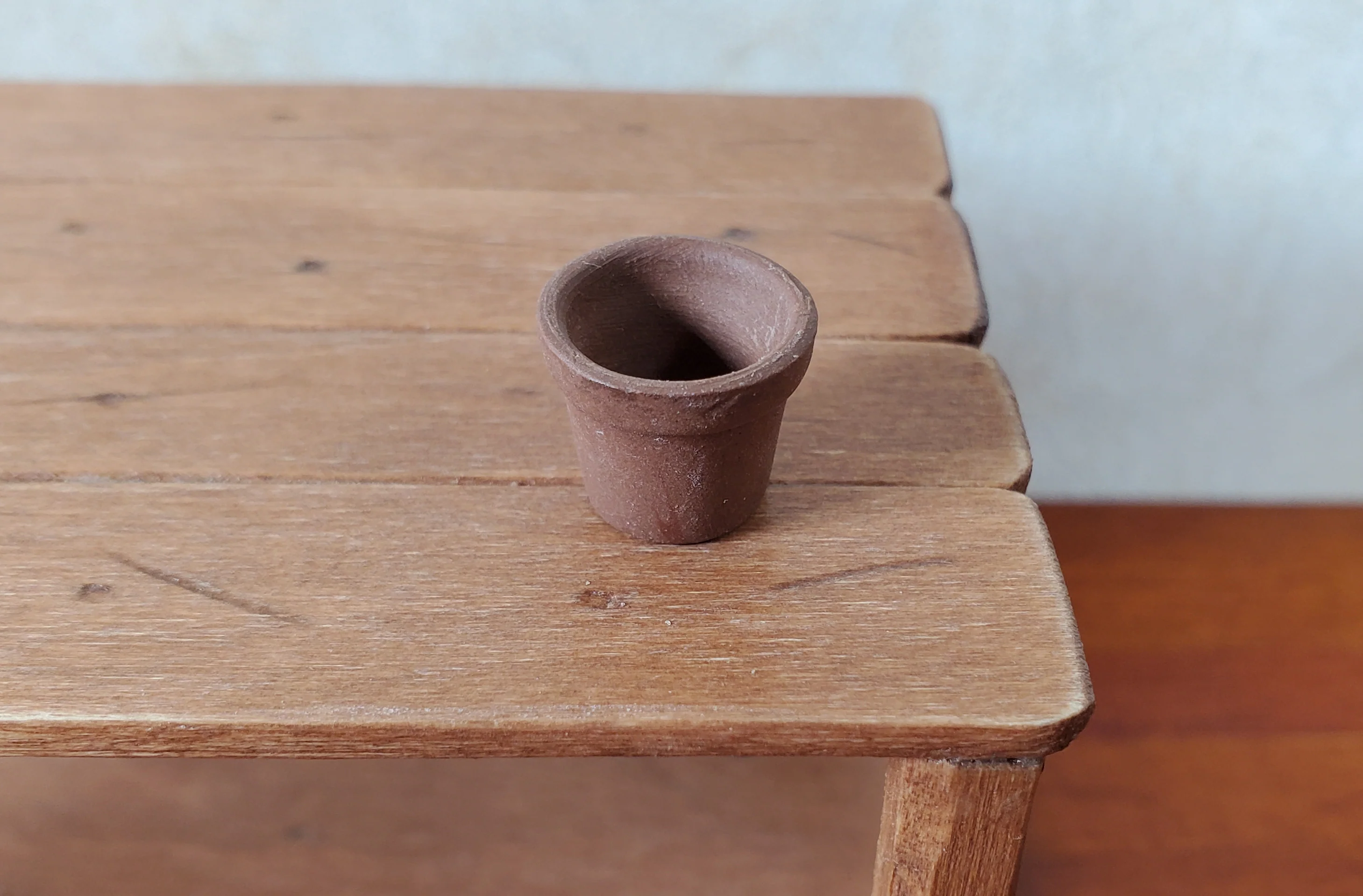 Dollhouse Small Darker Color Terra Cotta Pot 1:12 Scale Miniature - Image 2