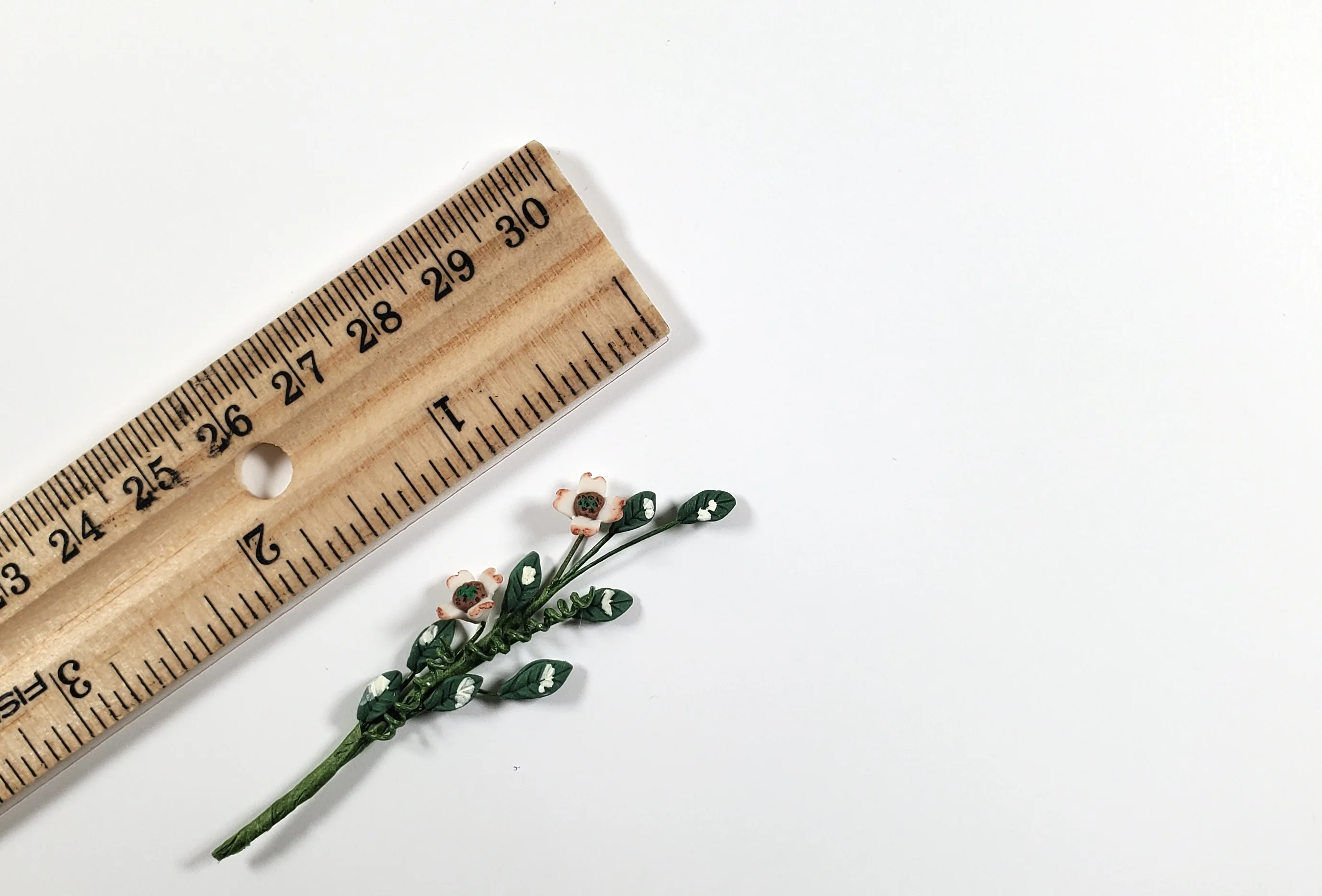 Dollhouse Small Dogwood Single Long Vine Stem with Foliage 1:12 Scale Miniature - Image 3