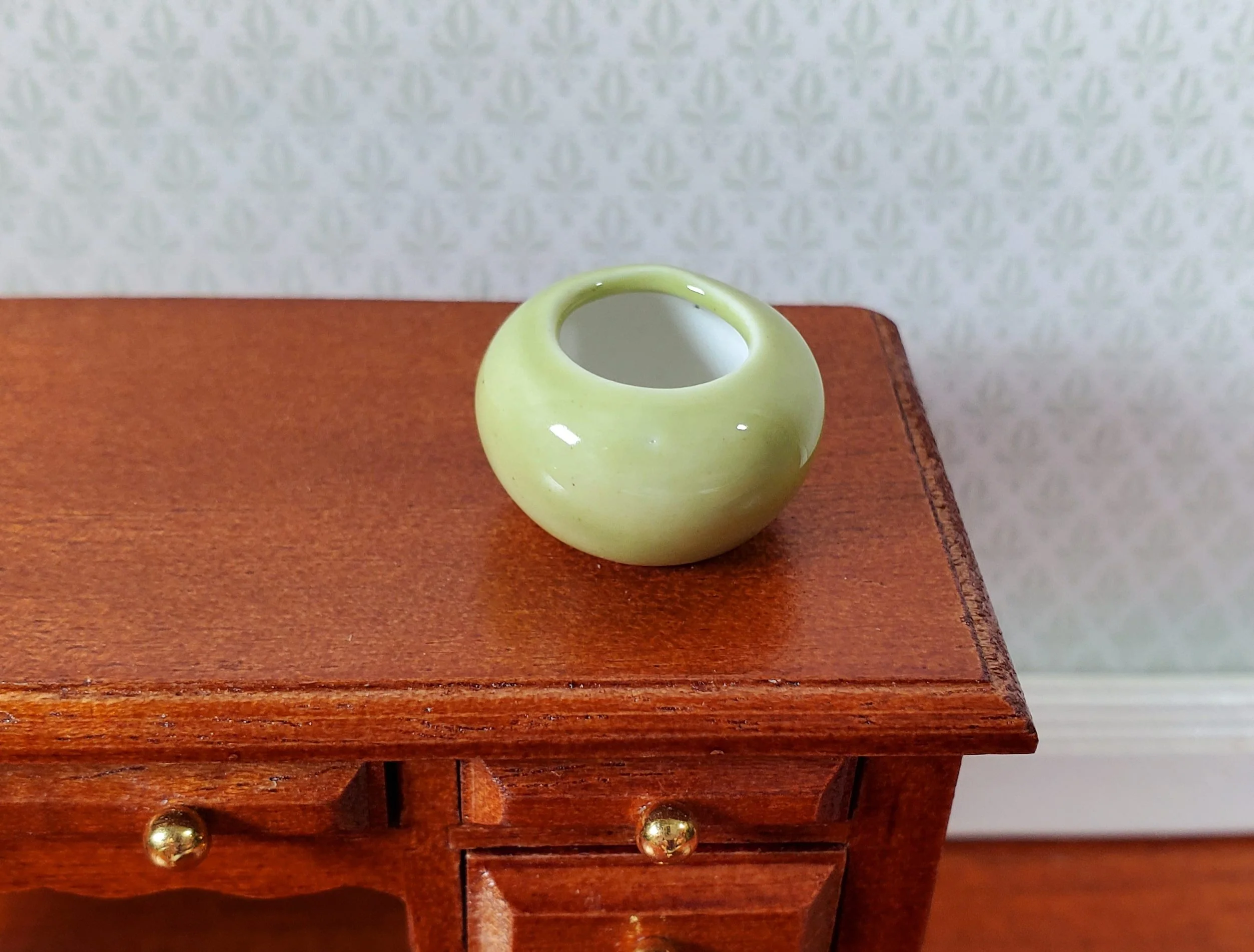 Dollhouse Small Light Green Round Ceramic Vase 1:12 Scale Miniature - Image 2